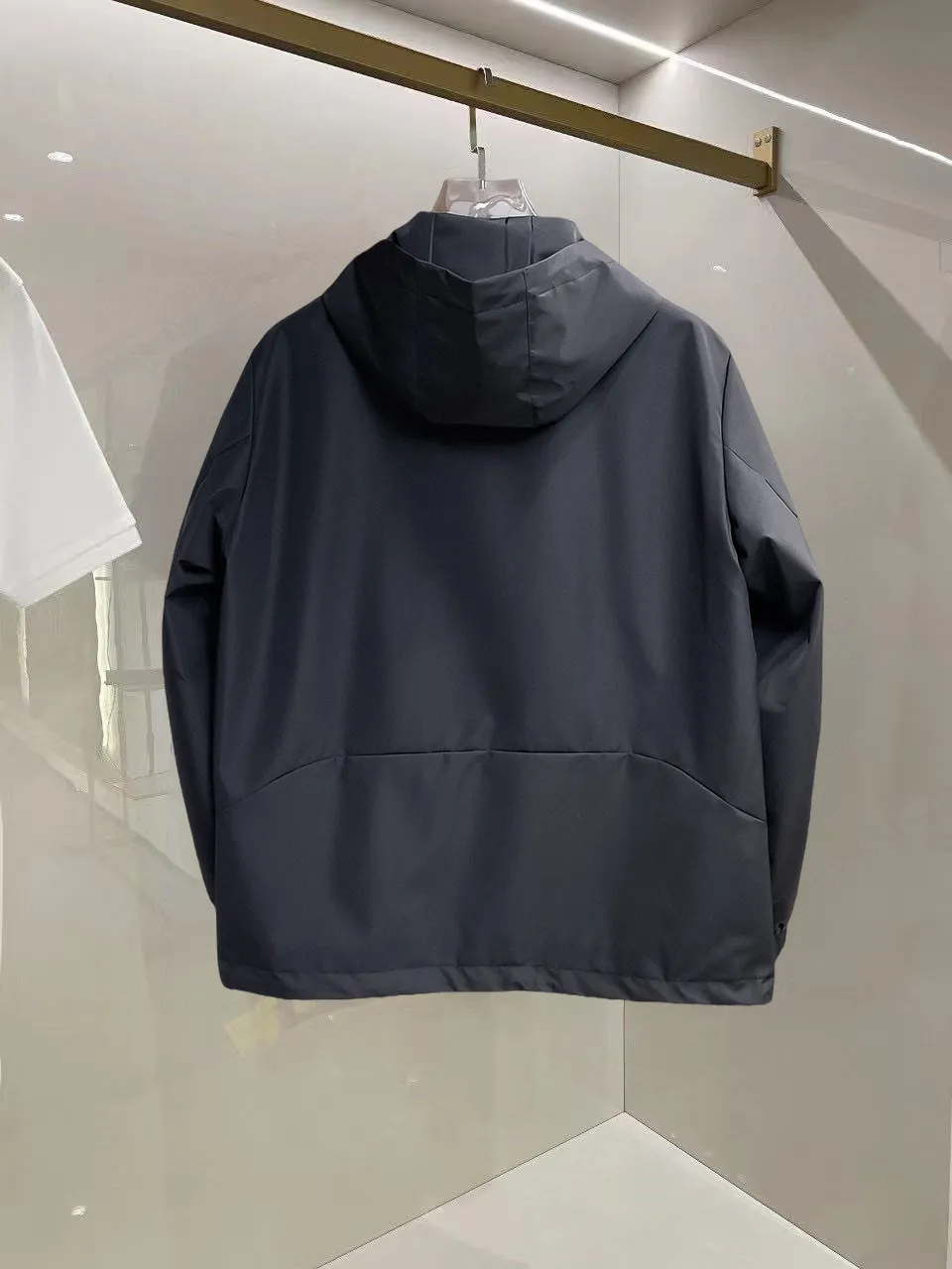 alo official website Same Style, complete with three labels, on sale in advance. 2026 Autumn and Winter New Arrival men's jacket, reversible Original with complete three labels. Premium version. Customized fabrics at the counter. Breathable, high comfort, impeccable details, brand element design concept, reflecting high quality. It feels delicate and soft, presents a casual cut, and has a great upper body shape. Sizes: M～3XL,