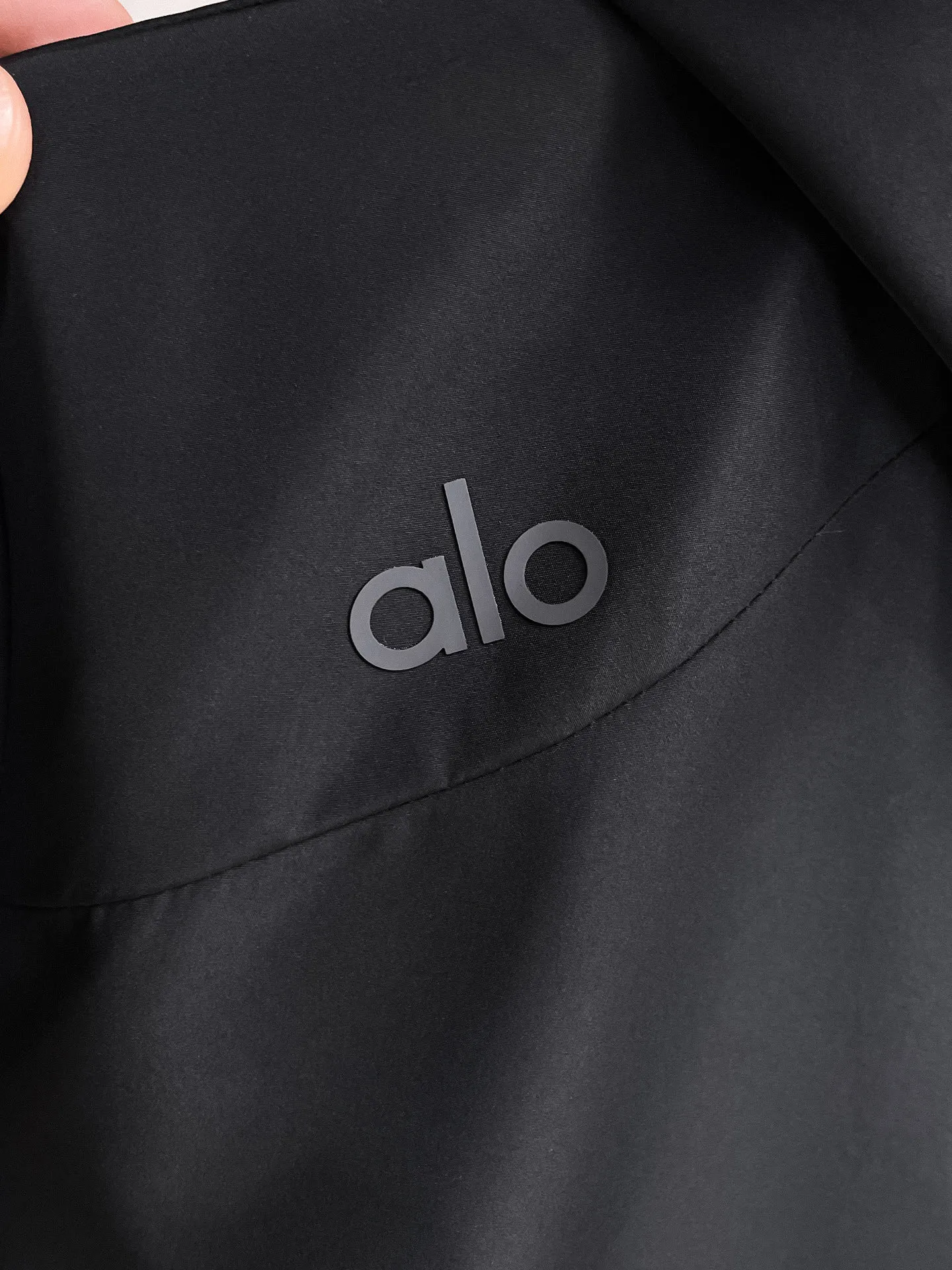 alo official website Same Style, complete with three labels, on sale in advance. 2026 Autumn and Winter New Arrival men's jacket, reversible Original with complete three labels. Premium version. Customized fabrics at the counter. Breathable, high comfort, impeccable details, brand element design concept, reflecting high quality. It feels delicate and soft, presents a casual cut, and has a great upper body shape. Sizes: M～3XL,