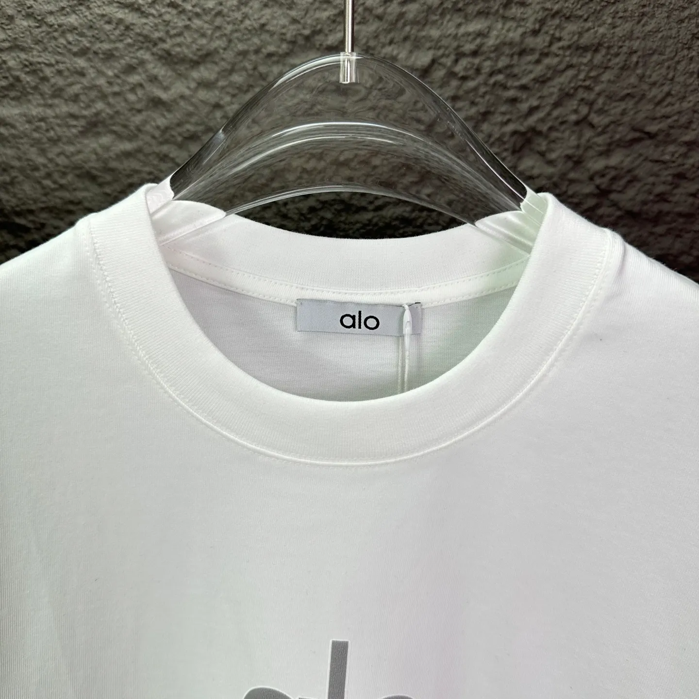 ALO 2026New Arrival 🧼 logo T Same Style Quality😘😘 Versatile T 👍 ：Black、White Size：S-XL