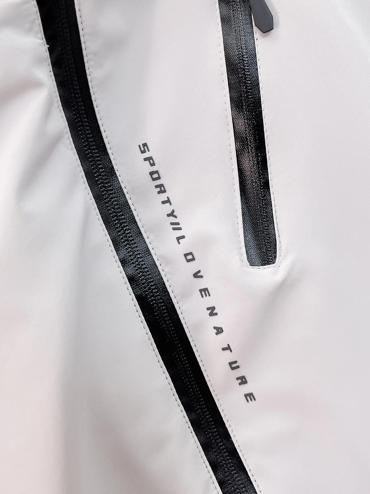 alo official website Same Style, complete with three labels, on sale in advance. 2026 Autumn and Winter New Arrival men's jacket, reversible Original with complete three labels. Premium version. Customized fabrics at the counter. Breathable, high comfort, impeccable details, brand element design concept, reflecting high quality. It feels delicate and soft, presents a casual cut, and has a great upper body shape. Sizes: M～3XL,