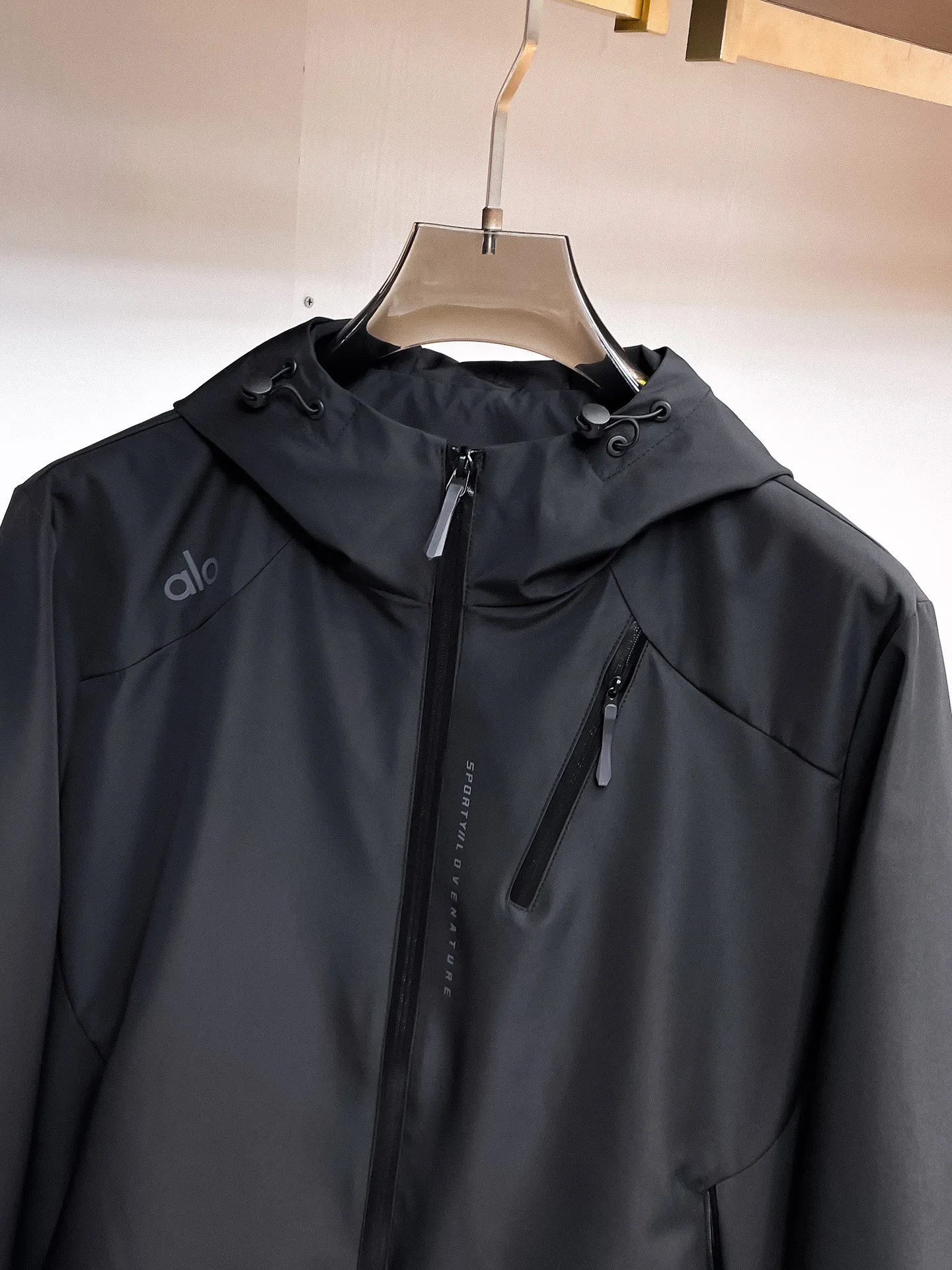 alo official website Same Style, complete with three labels, on sale in advance. 2026 Autumn and Winter New Arrival men's jacket, reversible Original with complete three labels. Premium version. Customized fabrics at the counter. Breathable, high comfort, impeccable details, brand element design concept, reflecting high quality. It feels delicate and soft, presents a casual cut, and has a great upper body shape. Sizes: M～3XL,