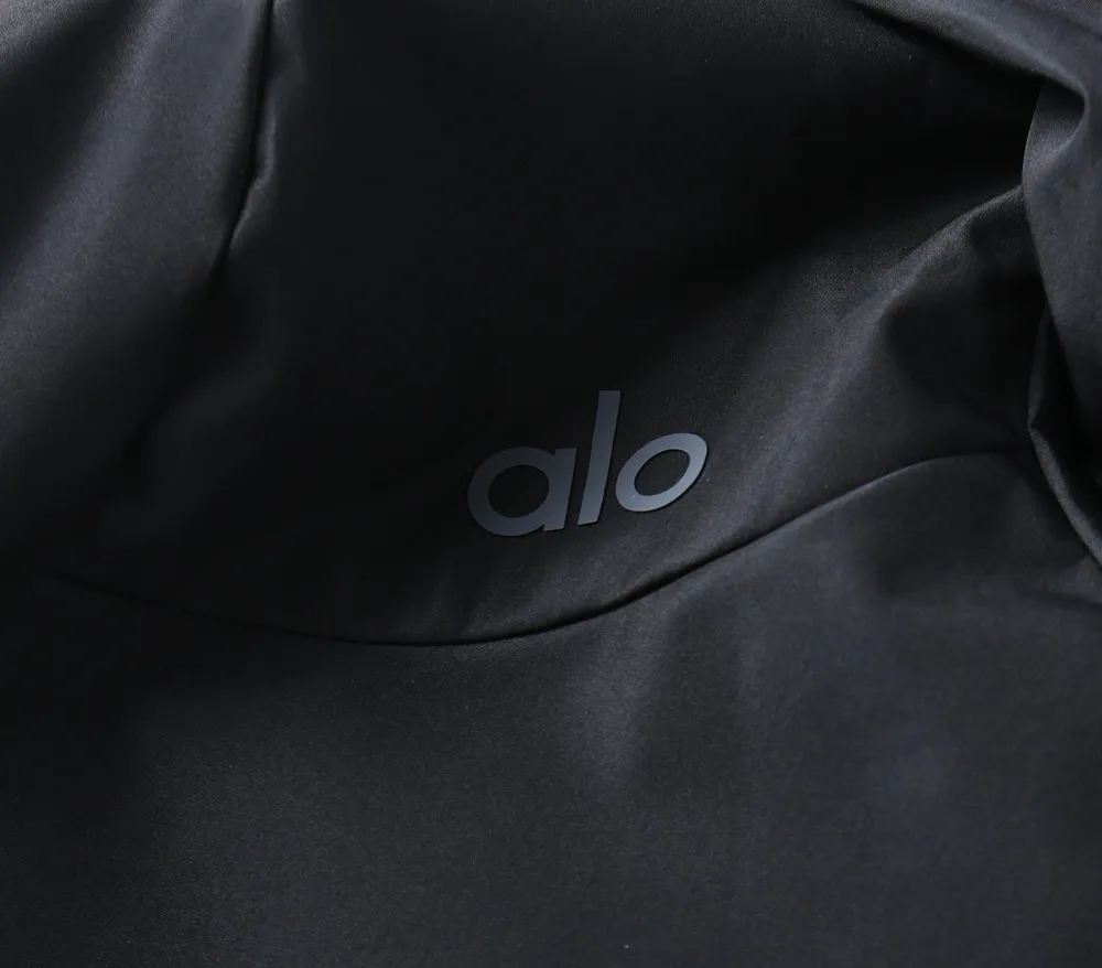 alo official website Same Style, complete with three labels, on sale in advance. 2026 Autumn and Winter New Arrival men's jacket, with Original three labels, Premium version. Customized fabrics at the counter. Breathable, high comfort, impeccable details, brand element design concept, reflecting high quality. It feels delicate and soft, presents a casual cut, and has a great upper body shape. Sizes: M～3XL
