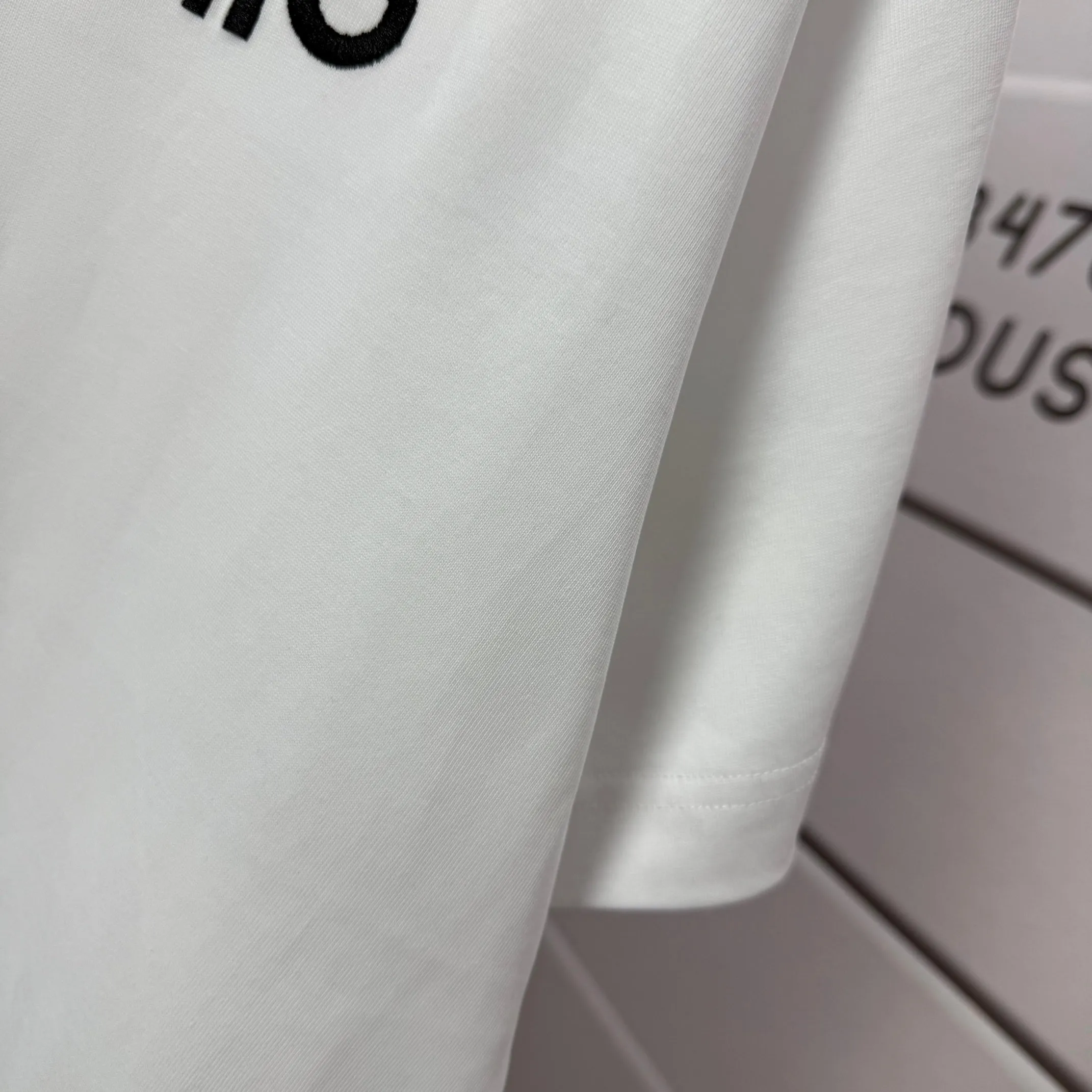# 85 Alo*2026 spring and summer style Classic simple embroidered letters Personalized logo Customized double yarn plain cotton fabric Short-sleeved T-shirt Men and women Same Style Color: Black White Purple Green Size: S (90-130 pounds) M (120-150 pounds) L (140-165 pounds) XL (160-180 pounds) XXL (180 pounds)