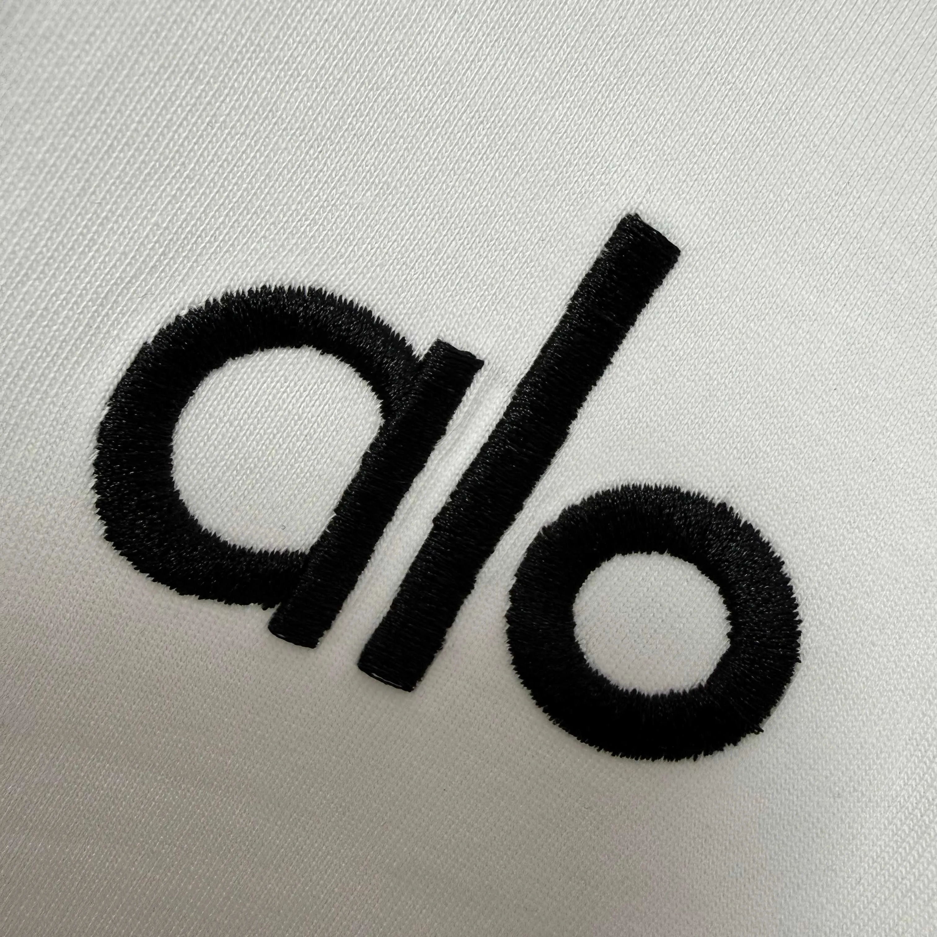 # 85 Alo*2026 spring and summer style Classic simple embroidered letters Personalized logo Customized double yarn plain cotton fabric Short-sleeved T-shirt Men and women Same Style Color: Black White Purple Green Size: S (90-130 pounds) M (120-150 pounds) L (140-165 pounds) XL (160-180 pounds) XXL (180 pounds)