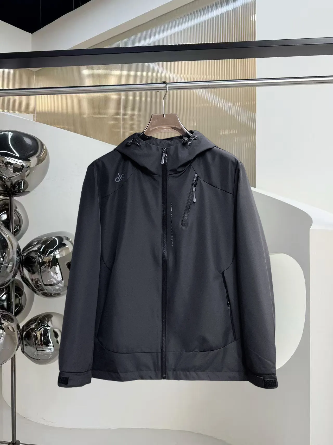 alo official website Same Style, complete with three labels, on sale in advance. 2026 Autumn and Winter New Arrival men's jacket, reversible Original with complete three labels. Premium version. Customized fabrics at the counter. Breathable, high comfort, impeccable details, brand element design concept, reflecting high quality. It feels delicate and soft, presents a casual cut, and has a great upper body shape. Sizes: M～3XL,