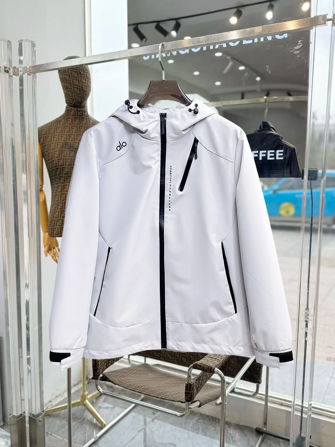 alo official website Same Style, complete with three labels, on sale in advance. 2026 Autumn and Winter New Arrival men's jacket, reversible Original with complete three labels. Premium version. Customized fabrics at the counter. Breathable, high comfort, impeccable details, brand element design concept, reflecting high quality. It feels delicate and soft, presents a casual cut, and has a great upper body shape. Sizes: M～3XL,