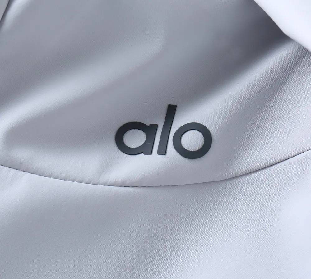 alo official website Same Style, complete with three labels, on sale in advance. Spring 2026 New Arrival men's jacket, complete with Original three labels. Premium version. Customized fabrics at the counter. Breathable, high comfort, impeccable details, brand element design concept, reflecting high quality. It feels delicate and soft, presents a casual cut, and has a great upper body shape. Sizes: M～3XL