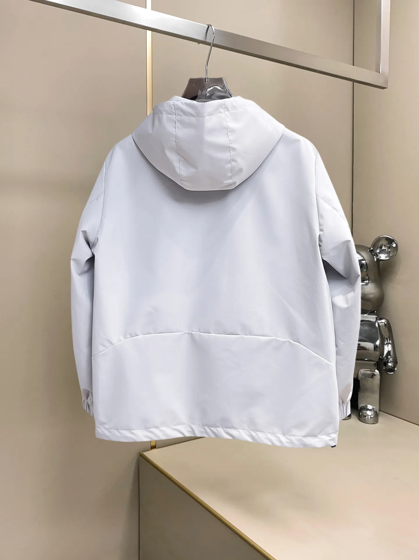 alo official website Same Style, complete with three labels, on sale in advance. 2026 Autumn and Winter New Arrival men's jacket, reversible Original with complete three labels. Premium version. Customized fabrics at the counter. Breathable, high comfort, impeccable details, brand element design concept, reflecting high quality. It feels delicate and soft, presents a casual cut, and has a great upper body shape. Sizes: M～3XL,