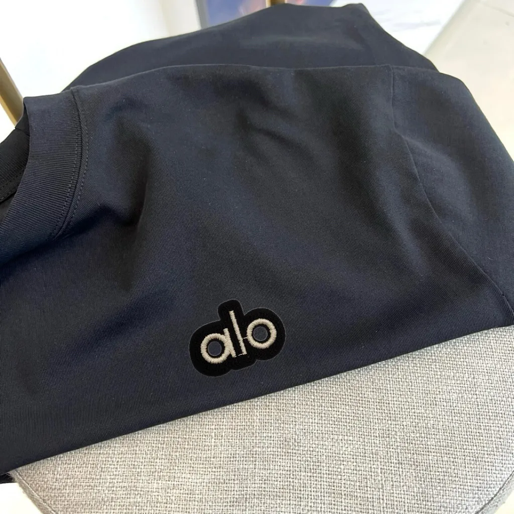，ALO 2026 Classic T ， ， ， ， ， 。 ， ， ， ， 。 ， ，Breathable ， 、 。 ， ， ， 。 T ， ， 。2026 ， ， 。S XXL（ 173，140 M ）