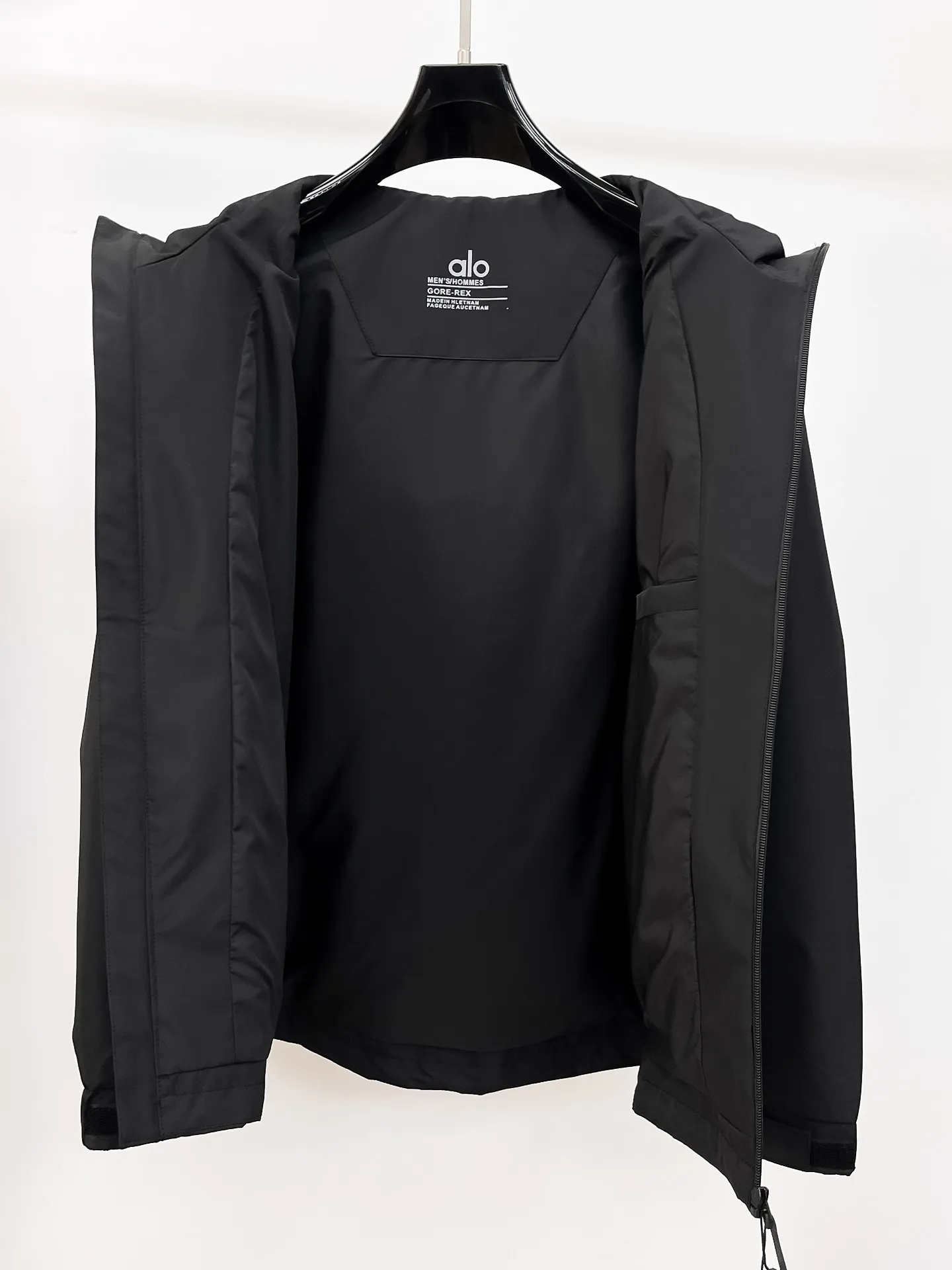 alo official website Same Style, complete with three labels, on sale in advance. 2026 Autumn and Winter New Arrival men's jacket, reversible Original with complete three labels. Premium version. Customized fabrics at the counter. Breathable, high comfort, impeccable details, brand element design concept, reflecting high quality. It feels delicate and soft, presents a casual cut, and has a great upper body shape. Sizes: M～3XL,