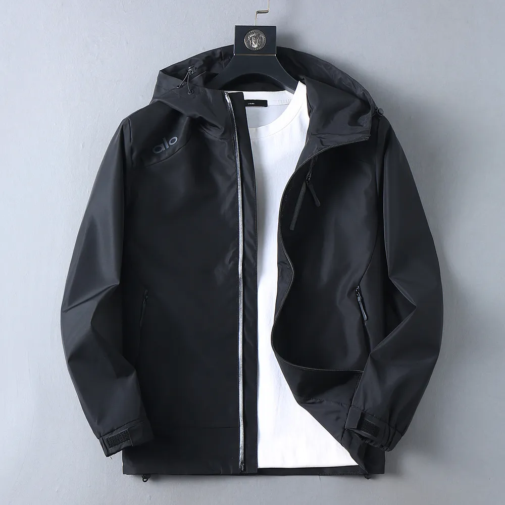 alo official website Same Style, complete with three labels, on sale in advance. Spring 2026 New Arrival men's jacket, complete with Original three labels. Premium version. Customized fabrics at the counter. Breathable, high comfort, impeccable details, brand element design concept, reflecting high quality. It feels delicate and soft, presents a casual cut, and has a great upper body shape. Sizes: M～3XL