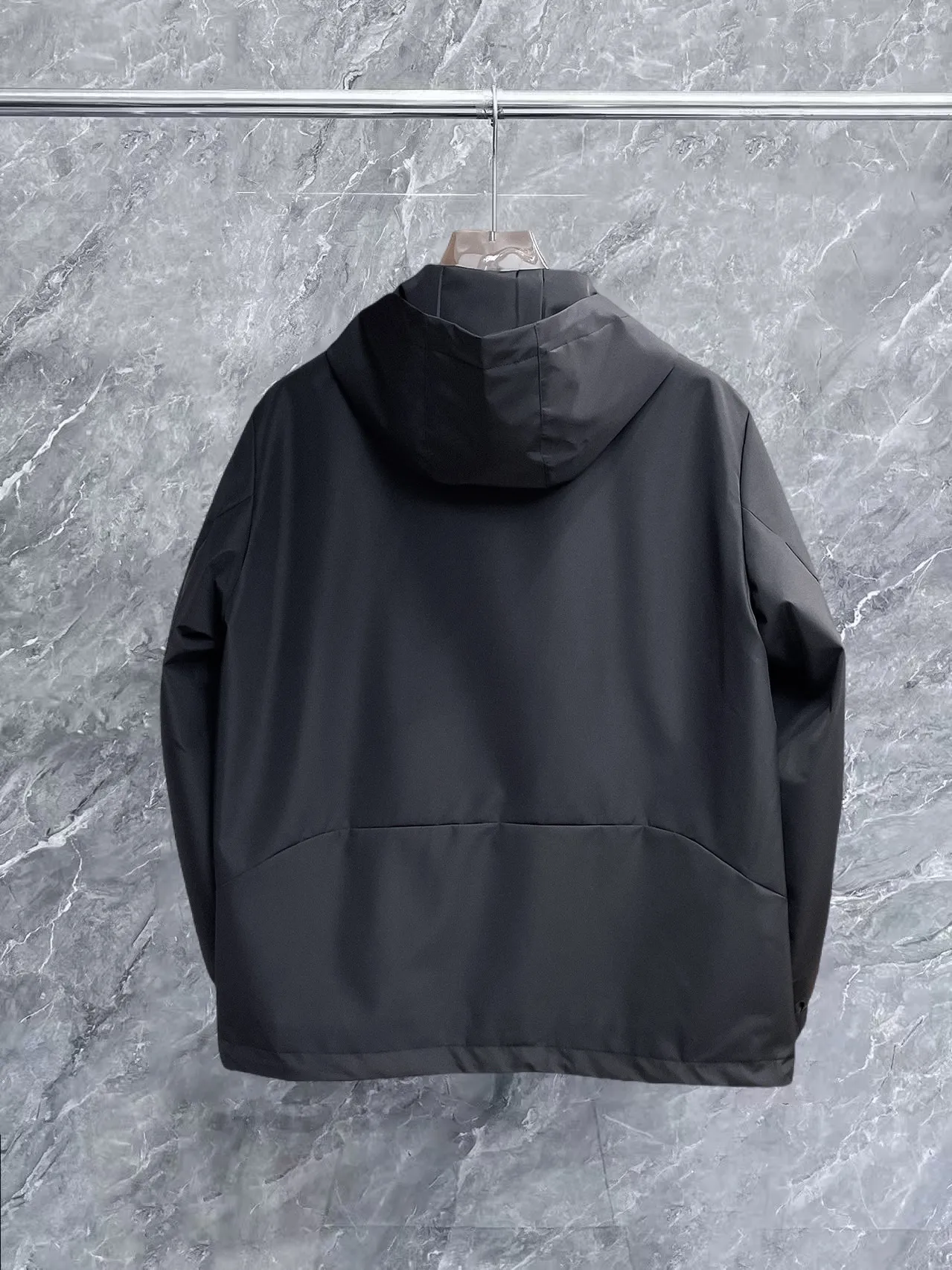 alo official website Same Style, complete with three labels, on sale in advance. 2026 Autumn and Winter New Arrival men's jacket, reversible Original with complete three labels. Premium version. Customized fabrics at the counter. Breathable, high comfort, impeccable details, brand element design concept, reflecting high quality. It feels delicate and soft, presents a casual cut, and has a great upper body shape. Sizes: M～3XL,