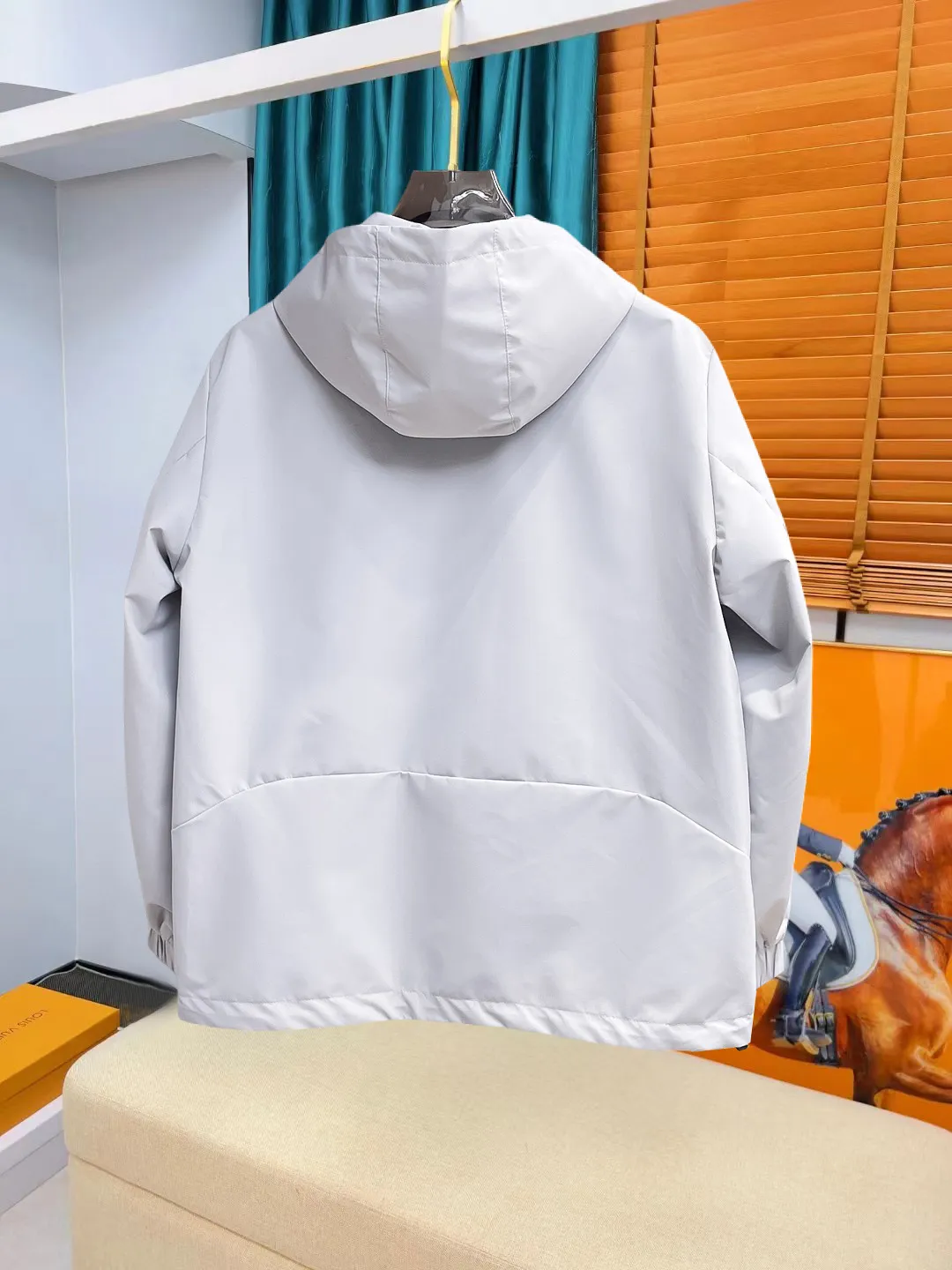 alo official website Same Style, complete with three labels, on sale in advance. 2026 Autumn and Winter New Arrival men's jacket, reversible Original with complete three labels. Premium version. Customized fabrics at the counter. Breathable, high comfort, impeccable details, brand element design concept, reflecting high quality. It feels delicate and soft, presents a casual cut, and has a great upper body shape. Sizes: M～3XL,