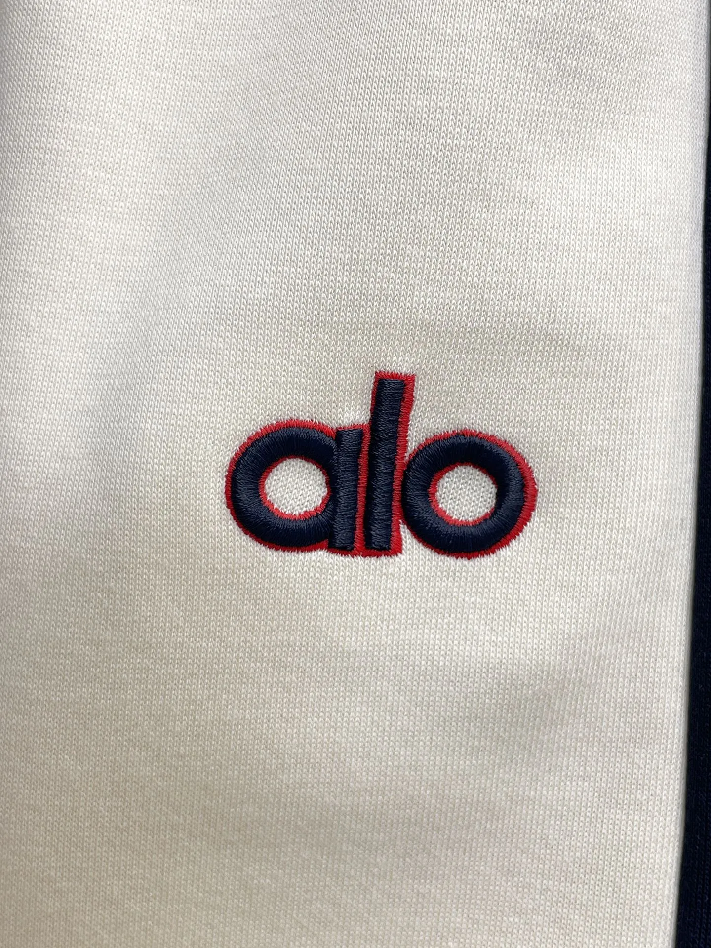alo*😘2026ss new spring and summer men's casual shorts Premium version Customized imported cotton fabric Original hardware accessories Embroidered logo simple and neat Quality workmanship with exquisite details Simple and generous Versatile style The upper body is elegant and handsome 🌹 A new sense of sight Invincible appearance The upper body is not picky 👍🏻 Sizes: M-3XL