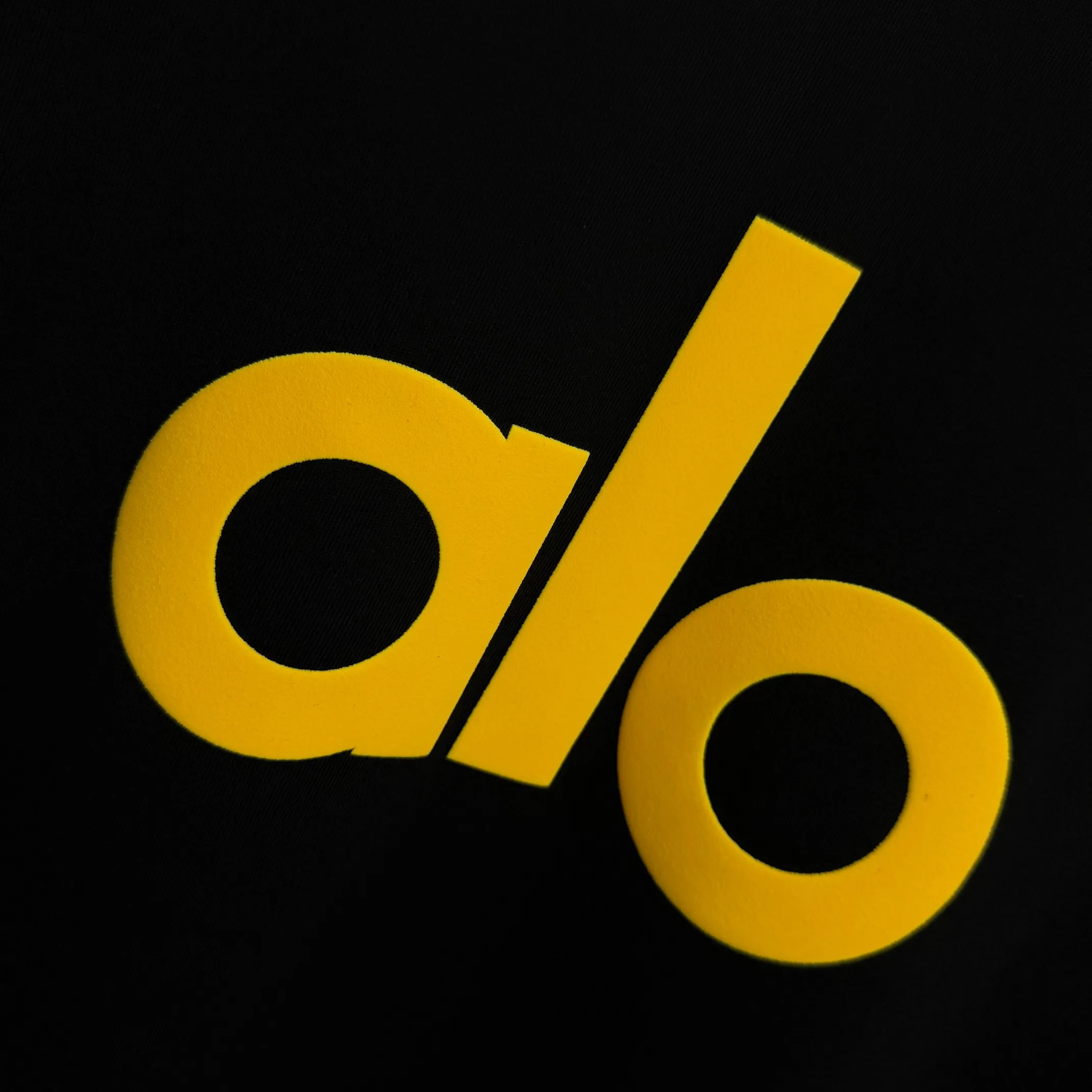 # 85 Alo*2026 spring and summer style Classic simple letter foaming technology Personalized logo Customized double yarn plain cotton fabric Short-sleeved T-shirt Men and women Same Style Color: Black White Angora Red Light Yellow Size: S (90-130 pounds) M (120-150 pounds) L (140-165 pounds) XL (160-180 pounds) XXL (180 kilograms)