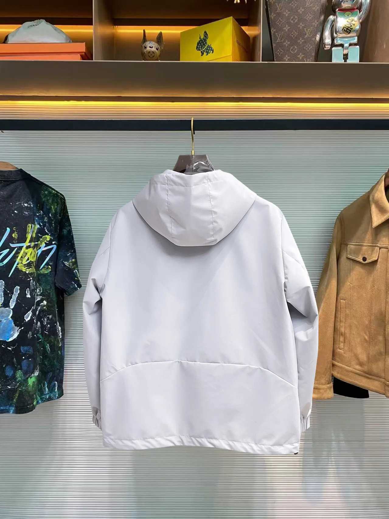 alo official website Same Style, complete with three labels, on sale in advance. 2026 Autumn and Winter New Arrival men's jacket, reversible Original with complete three labels. Premium version. Customized fabrics at the counter. Breathable, high comfort, impeccable details, brand element design concept, reflecting high quality. It feels delicate and soft, presents a casual cut, and has a great upper body shape. Sizes: M～3XL,