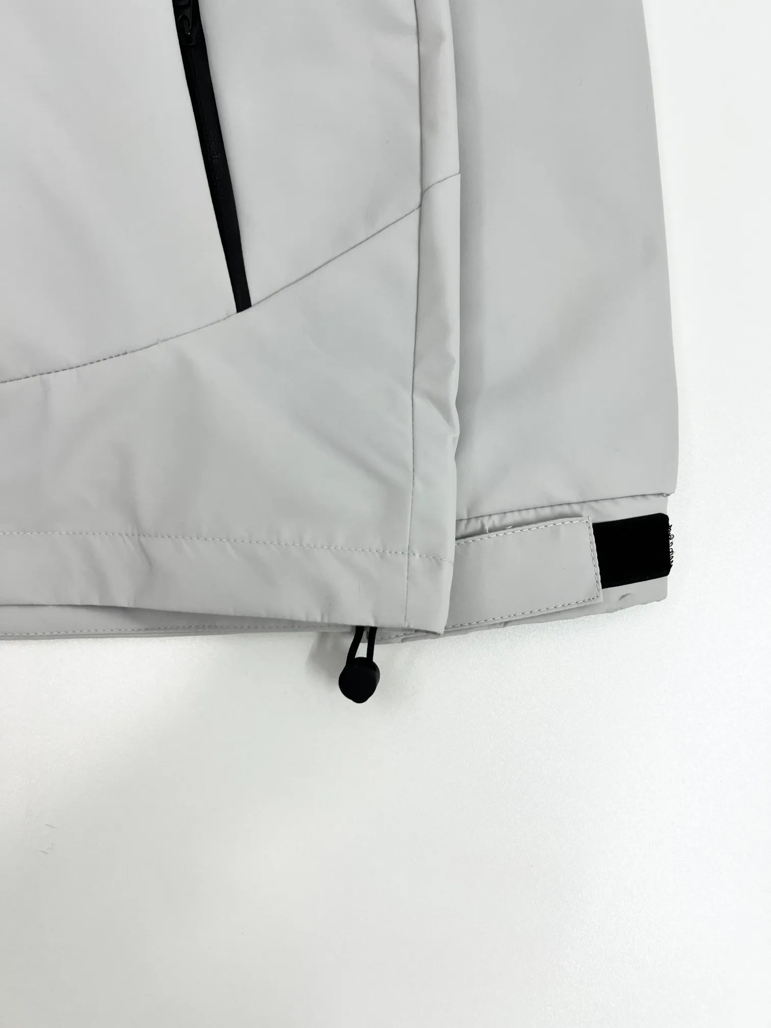 alo 2026 Autumn and Winter New Arrival jacket, Original three-label Premium version, counter-customized fabrics, Breathable, high comfort, impeccable details, brand element design concept, reflecting high quality. It feels delicate and soft, presents a casual cut, and has a great upper body shape. Sizes: M～3XL