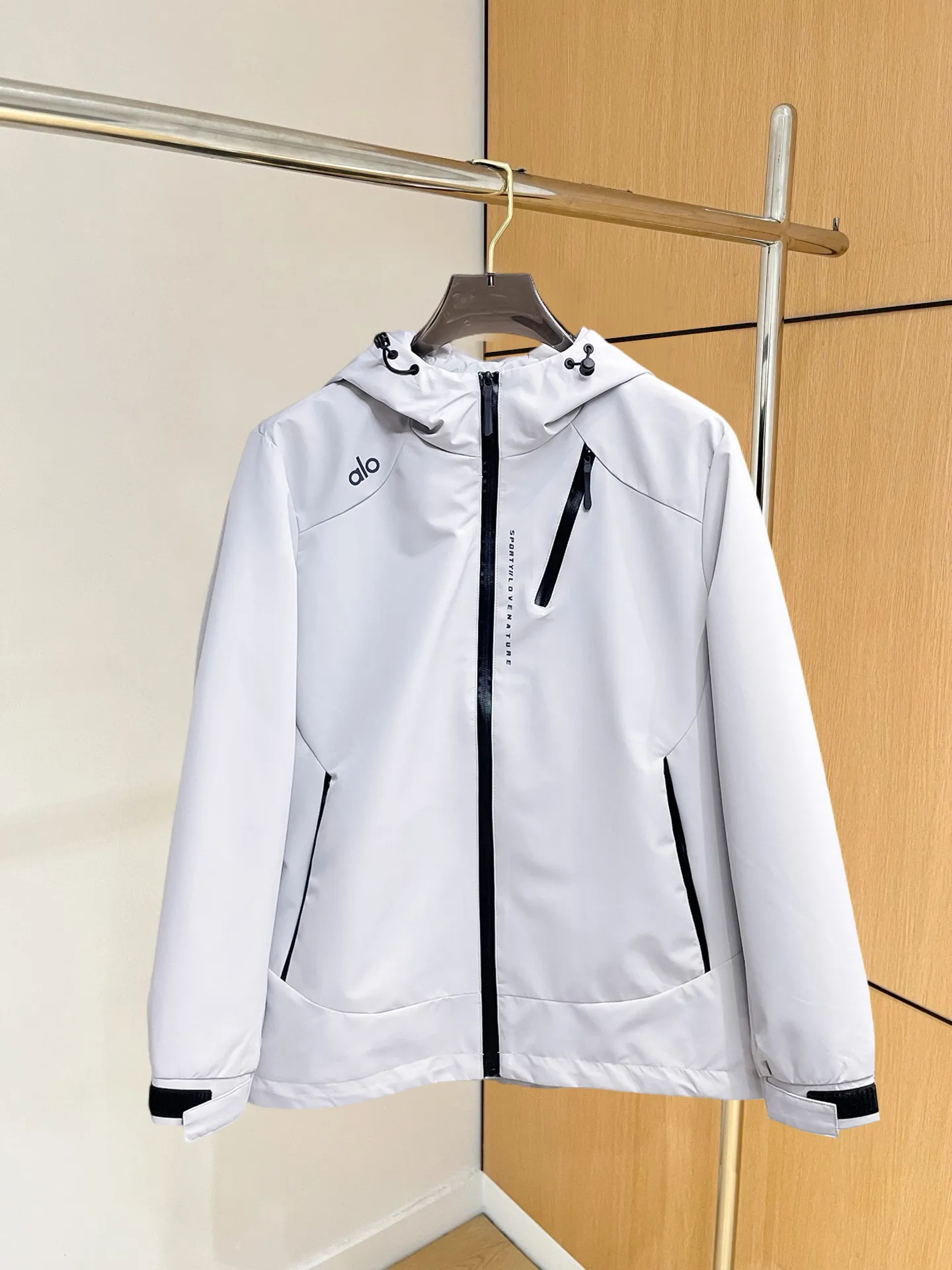 alo official website Same Style, complete with three labels, on sale in advance. 2026 Autumn and Winter New Arrival men's jacket, reversible Original with complete three labels. Premium version. Customized fabrics at the counter. Breathable, high comfort, impeccable details, brand element design concept, reflecting high quality. It feels delicate and soft, presents a casual cut, and has a great upper body shape. Sizes: M～3XL,