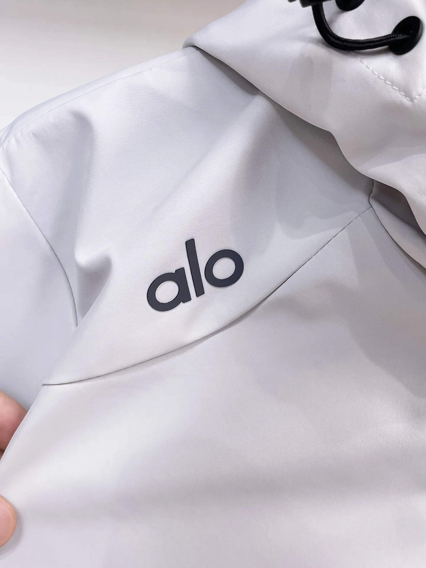 alo official website Same Style, complete with three labels, on sale in advance. 2026 Autumn and Winter New Arrival men's jacket, reversible Original with complete three labels. Premium version. Customized fabrics at the counter. Breathable, high comfort, impeccable details, brand element design concept, reflecting high quality. It feels delicate and soft, presents a casual cut, and has a great upper body shape. Sizes: M～3XL,