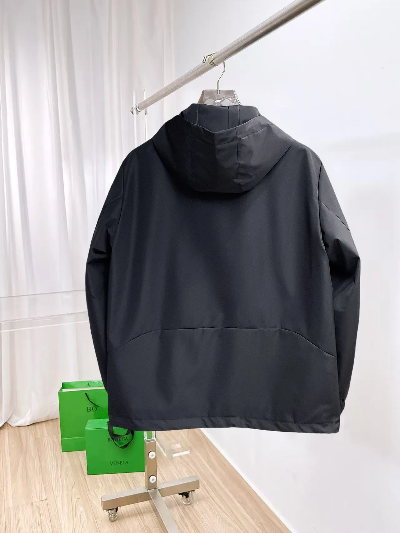 alo official website Same Style, complete with three labels, on sale in advance. 2026 Autumn and Winter New Arrival men's jacket, reversible Original with complete three labels. Premium version. Customized fabrics at the counter. Breathable, high comfort, impeccable details, brand element design concept, reflecting high quality. It feels delicate and soft, presents a casual cut, and has a great upper body shape. Sizes: M～3XL,