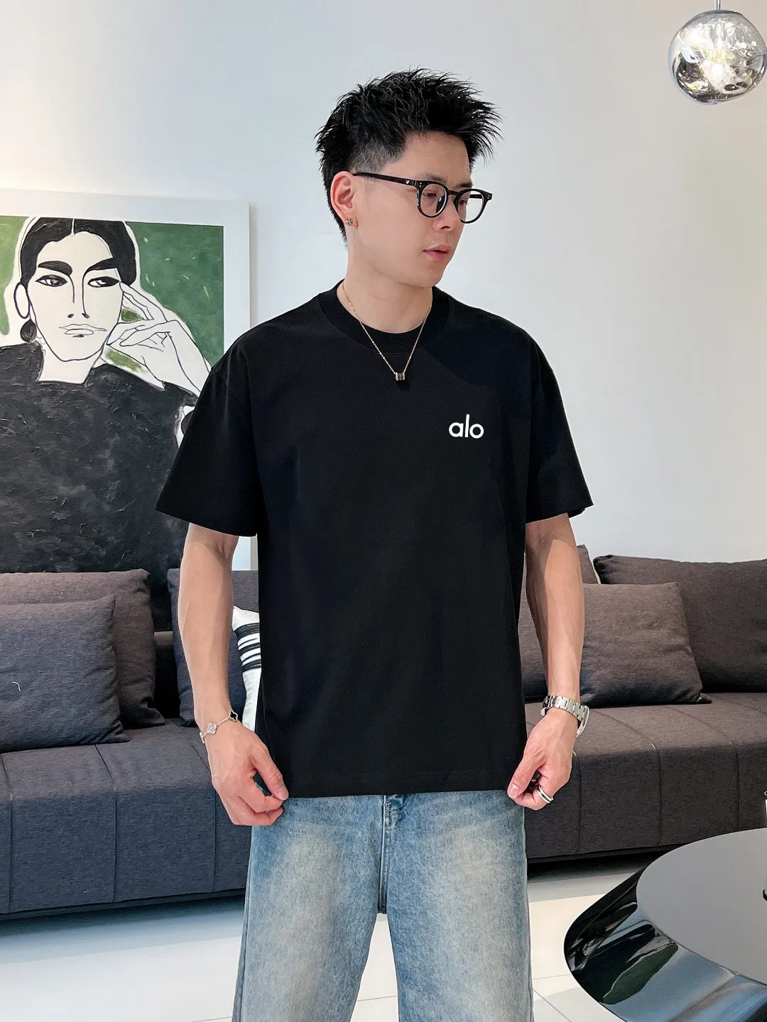 alo spring and summer New Arrival first counter New Arrival short-sleeved round neck T-shirt Premium customized design avant-garde and fashionable! Premium customized high-count cotton fabric. Soft to the touch. Comfortable to wear. Counter-level exquisite stitching. Fine workmanship. The upper body effect is incomparably handsome! A must-have item for a stylish man! Sizes:S-2XL