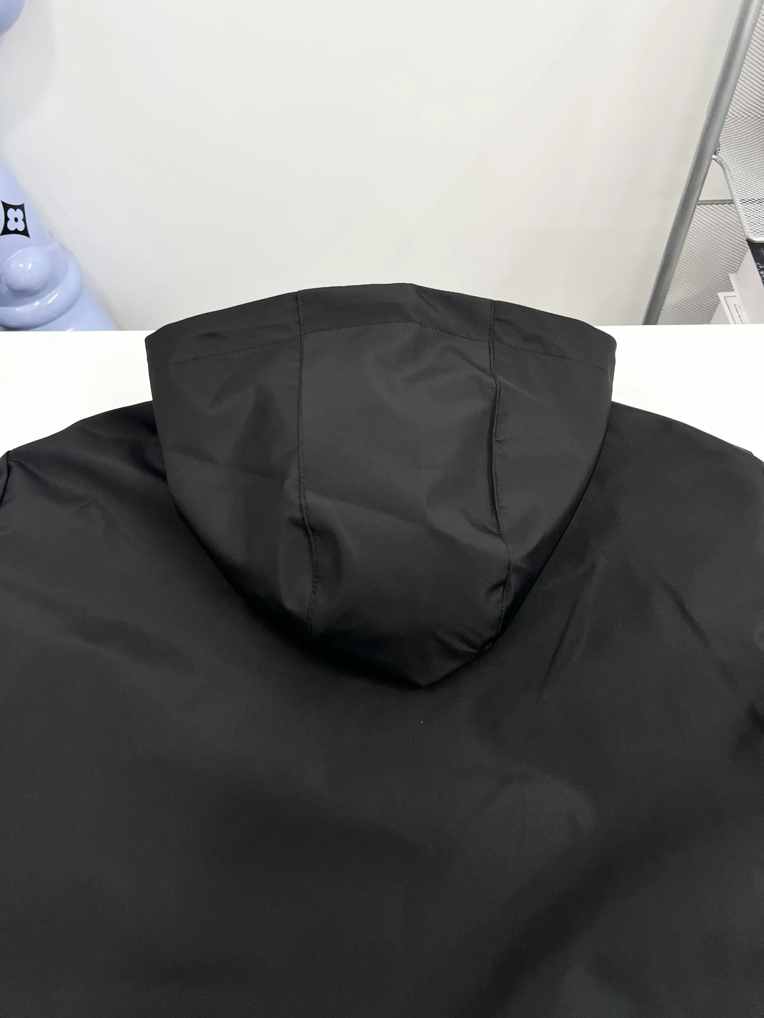 ALO 2026 Autumn and Winter New Arrival jacket, Original three-label premium version, counter-customized fabrics, Breathable, high comfort, impeccable details, brand element design concept, reflecting high quality. It feels delicate and soft, presents a casual cut, and has a great upper body shape. Sizes: M～3XL