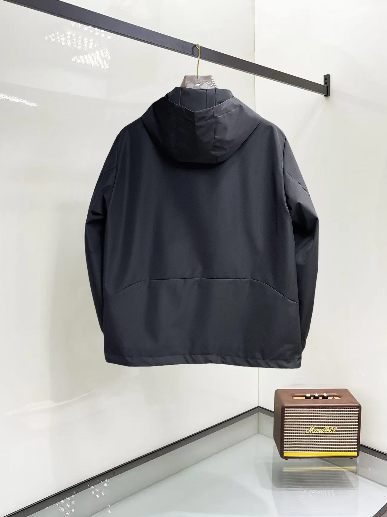 alo official website Same Style, complete with three labels, on sale in advance. 2026 Autumn and Winter New Arrival men's jacket, reversible Original with complete three labels. Premium version. Customized fabrics at the counter. Breathable, high comfort, impeccable details, brand element design concept, reflecting high quality. It feels delicate and soft, presents a casual cut, and has a great upper body shape. Sizes: M～3XL,
