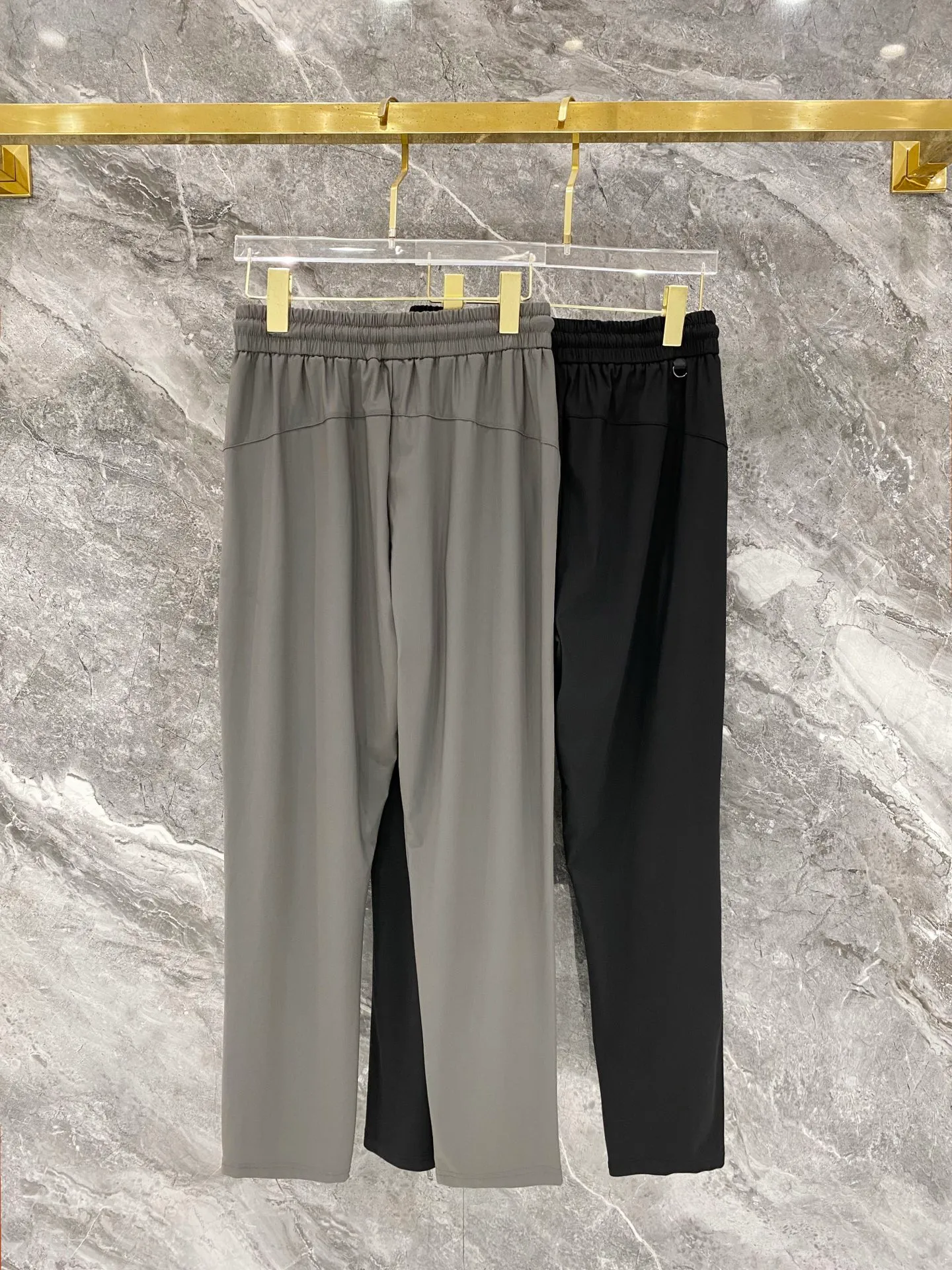 alo woven casual trousers counter summer New Arrival men's casual sports quick-drying trousers official sync! Keileshi Men's Shrunk High Quality Casual Pants! This brand is the most popular brand at the moment. Woven Breathable stretch fabric! The highest quality casual pants this season. You can tell from the details of the fabric. The fabric is breathable and comfortable, has good drape and is breathable without being close to the body! Very comfortable! Sizes:XL-5XL