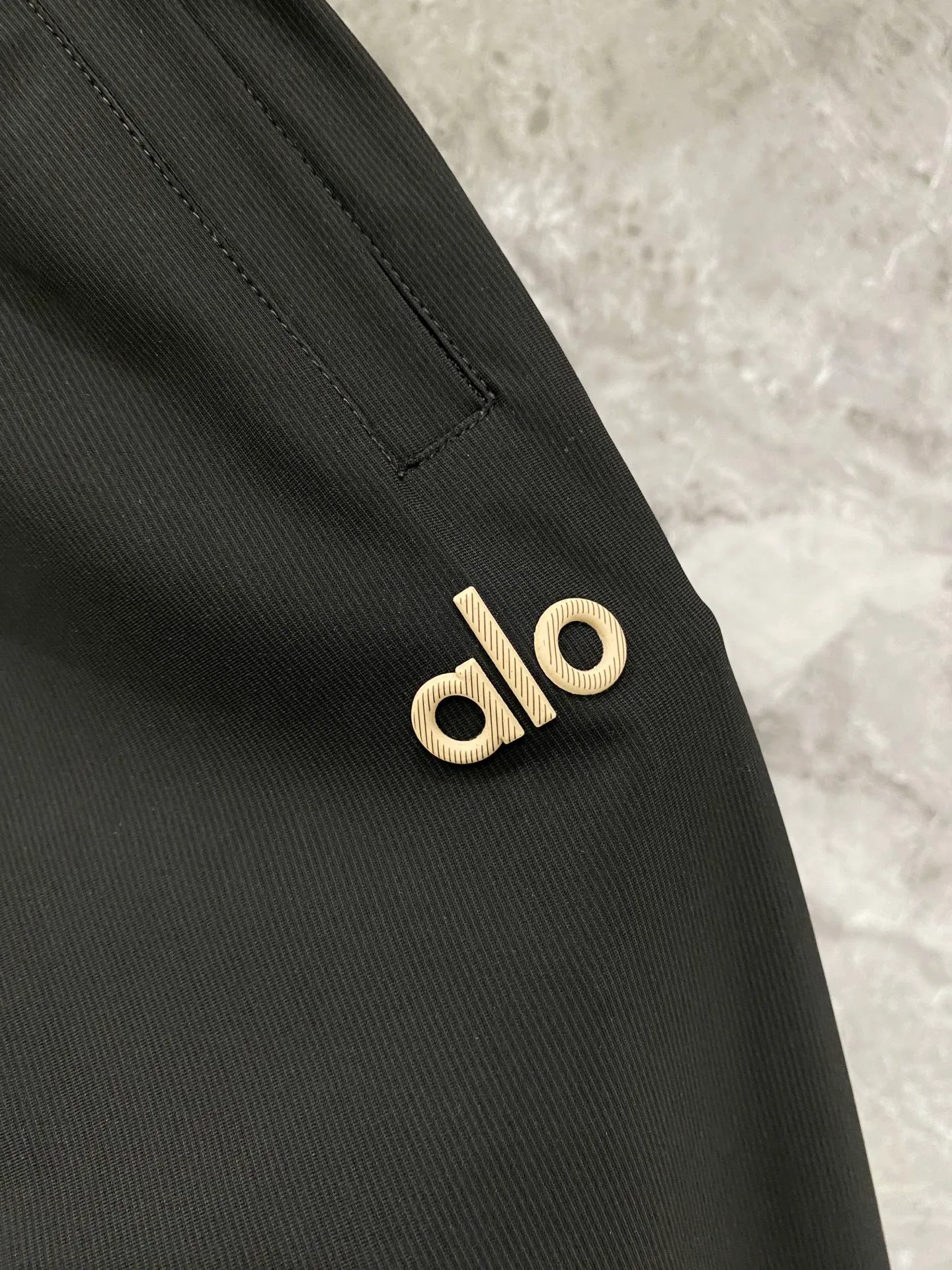 alo woven casual trousers counter summer New Arrival men's casual sports quick-drying trousers official sync! Keileshi Men's Shrunk High Quality Casual Pants! This brand is the most popular brand at the moment. Woven Breathable stretch fabric! The highest quality casual pants this season. You can tell from the details of the fabric. The fabric is breathable and comfortable, has good drape and is breathable without being close to the body! Very comfortable! Sizes:XL-5XL