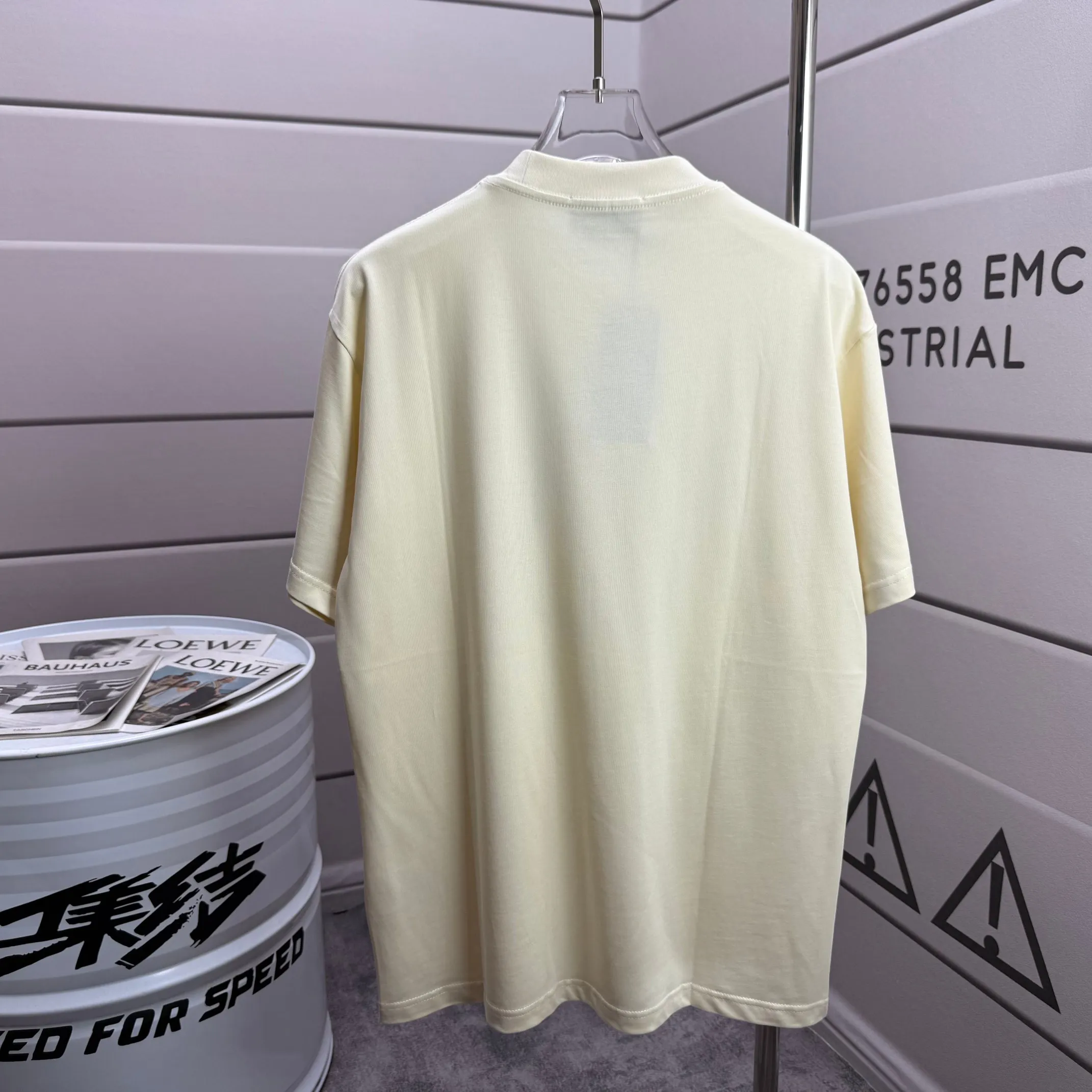 # 85 Alo*2026 spring and summer style Classic simple letter foaming technology Personalized logo Customized double yarn plain cotton fabric Short-sleeved T-shirt Men and women Same Style Color: Black White Angora Red Light Yellow Size: S (90-130 pounds) M (120-150 pounds) L (140-165 pounds) XL (160-180 pounds) XXL (180 kilograms)