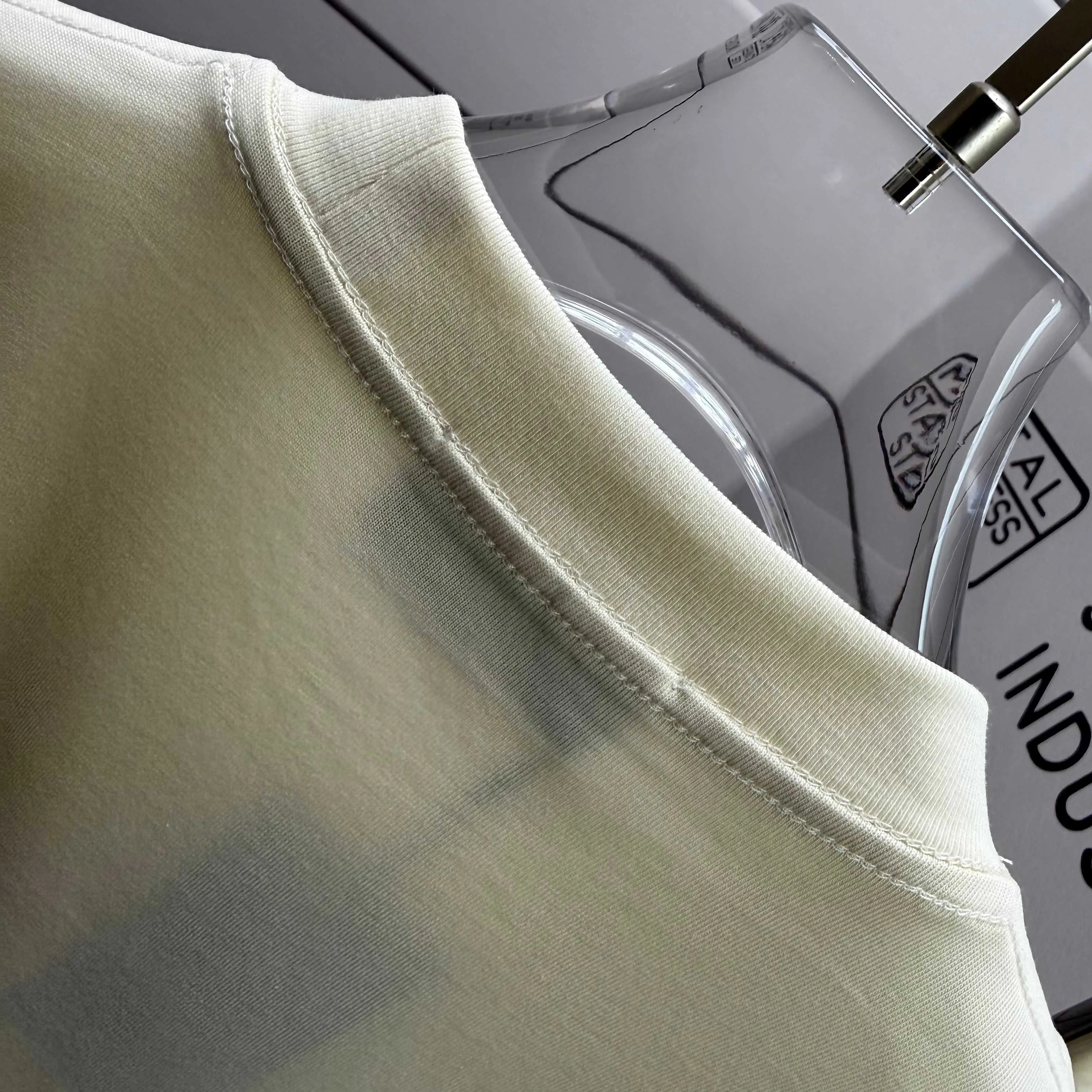 # 85 Alo*2026 spring and summer style Classic simple letter foaming technology Personalized logo Customized double yarn plain cotton fabric Short-sleeved T-shirt Men and women Same Style Color: Black White Angora Red Light Yellow Size: S (90-130 pounds) M (120-150 pounds) L (140-165 pounds) XL (160-180 pounds) XXL (180 kilograms)