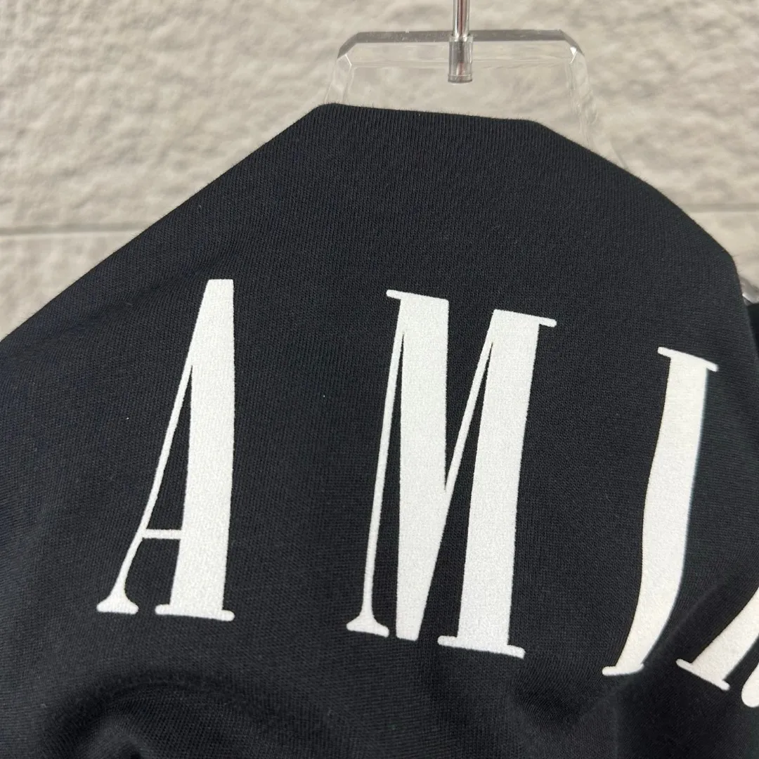 Amiri*Emile 2026 Early Spring and Summer New Arrival Customized plain cotton double yarn fabric Short-sleeved T-shirt Classic letter three-dimensional flocking technology Men and women Same Style Color: Black White Size: S (90-130 pounds) M (120-150 pounds) L (140-165 pounds) XL (160-180 pounds) XXL (180 pounds)