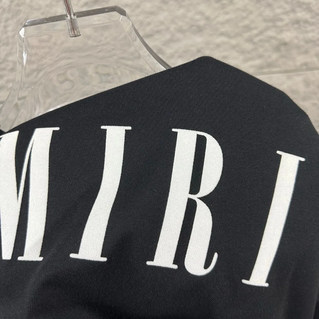 Amiri*Emile 2026 Early Spring and Summer New Arrival Customized plain cotton double yarn fabric Short-sleeved T-shirt Classic letter three-dimensional flocking technology Men and women Same Style Color: Black White Size: S (90-130 pounds) M (120-150 pounds) L (140-165 pounds) XL (160-180 pounds) XXL (180 pounds)