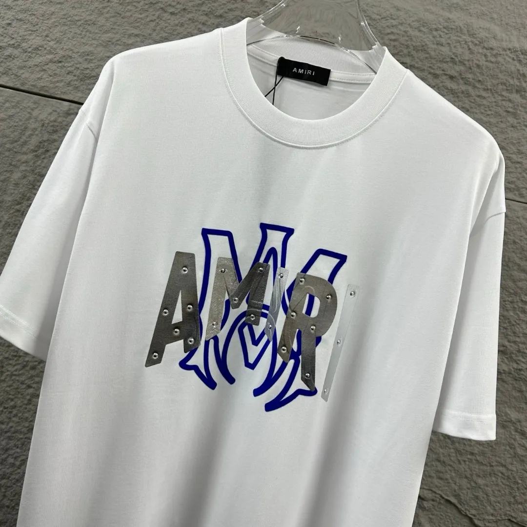 Amiri*Emile 2026 Early Spring and Summer New Arrival Customized plain cotton double yarn fabric Short-sleeved T-shirt Classic letter three-dimensional flocking + hot silver technology Men and women Same Style Color: Black White Size: S (90-130 pounds) M (120-150 pounds) L (140-165 pounds) XL (160-180 pounds) XXL (180 pounds)