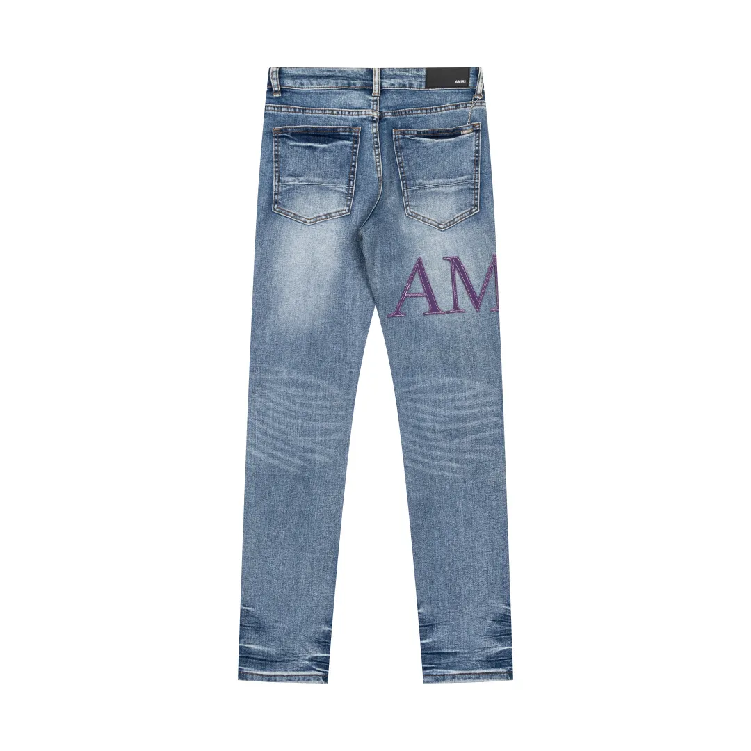 (Top version) AMIRI's new high-luxury heavy-duty stretch water patch embroidered high-street trendy men's and women's couple jeans AMIRI's family uses organic long-staple cotton denim fabrics originating in Los Angeles this year! After a pure natural alkaline phosphatase washing process, the special blue Gray tone is noble and high-end. It feels skin-friendly and delicate, and the inner layer is particularly comfortable when touching the skin! The elastic spandex component makes it particularly comfortable for daily activities. The original and rare Premium fabric is a rare find! Details after details! Amiri's New Arrival high street luxury jeans in Los Angeles mall! The front and back pieces have undergone a multi-layered three-dimensional polishing process, giving the upper body a stylish texture! The metal laser embossed MA metal Brown Nappa leather label on the waist is very exquisite! The pockets are also inlaid with tungsten steel metal logos, and the interior has exquisite ceiling-level workmanship! Hot sale jeans in Los Angeles counters! Enjoy the quality when you wear it yourself, and the value is high as a gift! Manage any large-scale business occasions and Premium private clubs without stress! Highly recommended to buy! Style number: 2055 Color: Blue Size: 28 30 32 34