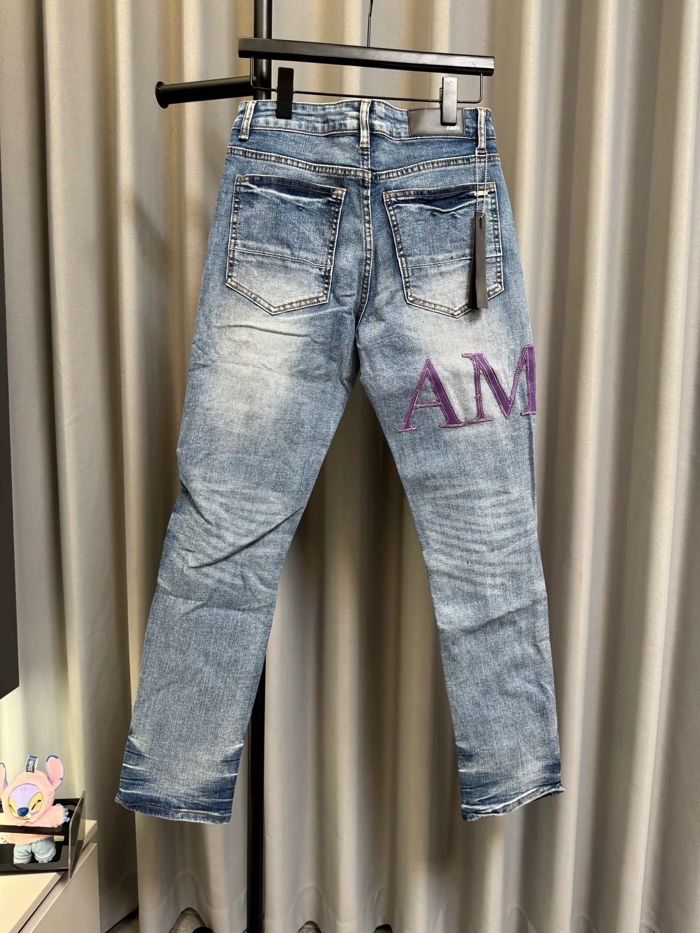 [High version] Amiri MX 1 26Ss letter hole patchwork leather slim fit washed jeans (blue) Size: 28 30 32 34 (s-xl)