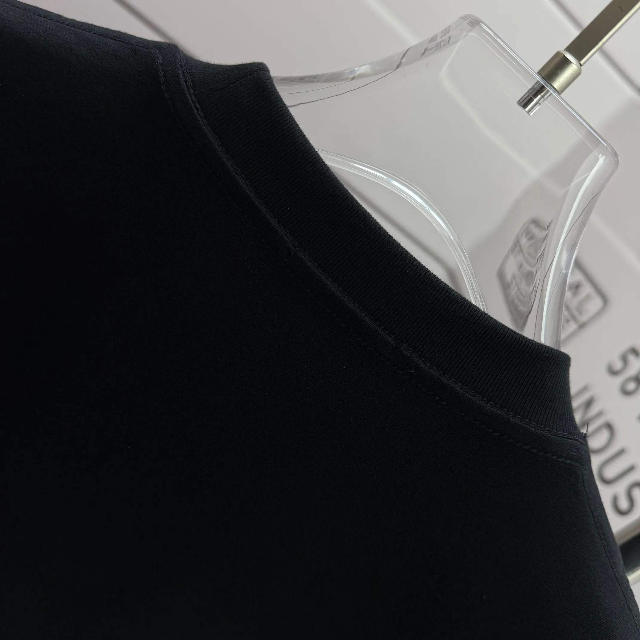 # 95 Amiri* 2026 New Arrival T Classic Silver + Same Style ：Black White Size： S （90-130 ） M （120-150 ） L （140-165 ） XL （160-180 ） XXL （180 ）