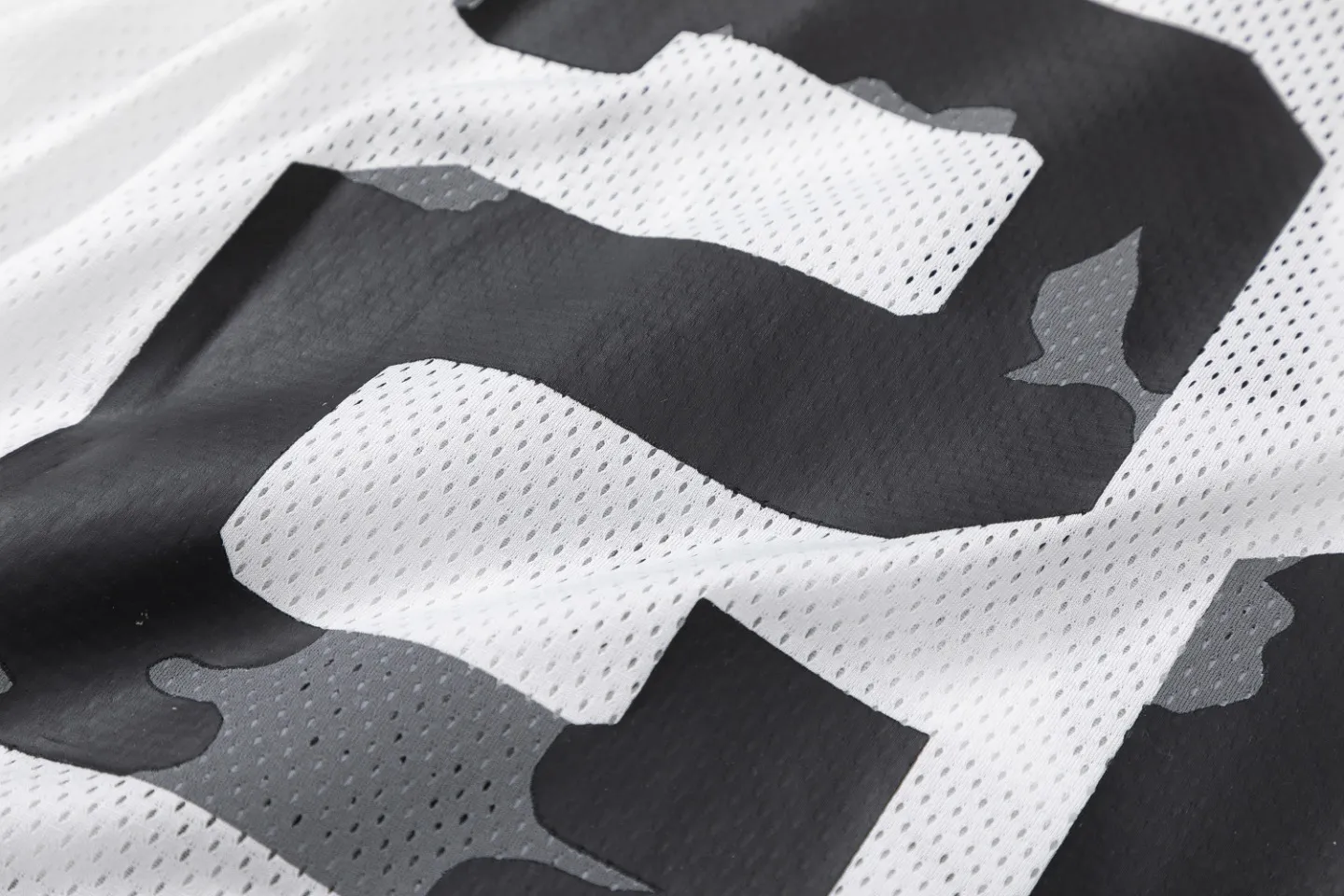 7077# ：White，Black。Size：S M L XL