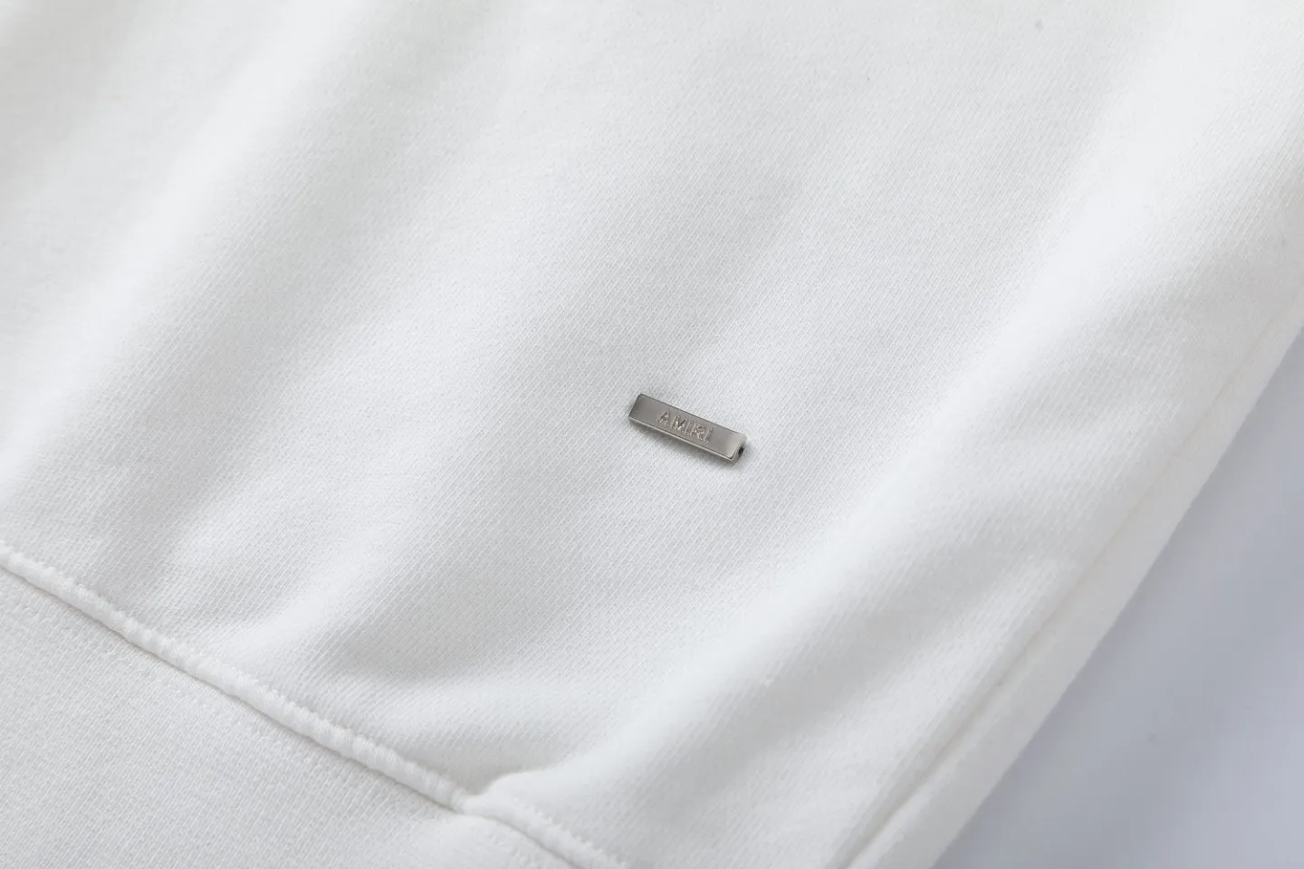 7119# ，AMIRI logo. ：White，Black。Size：S M L XL
