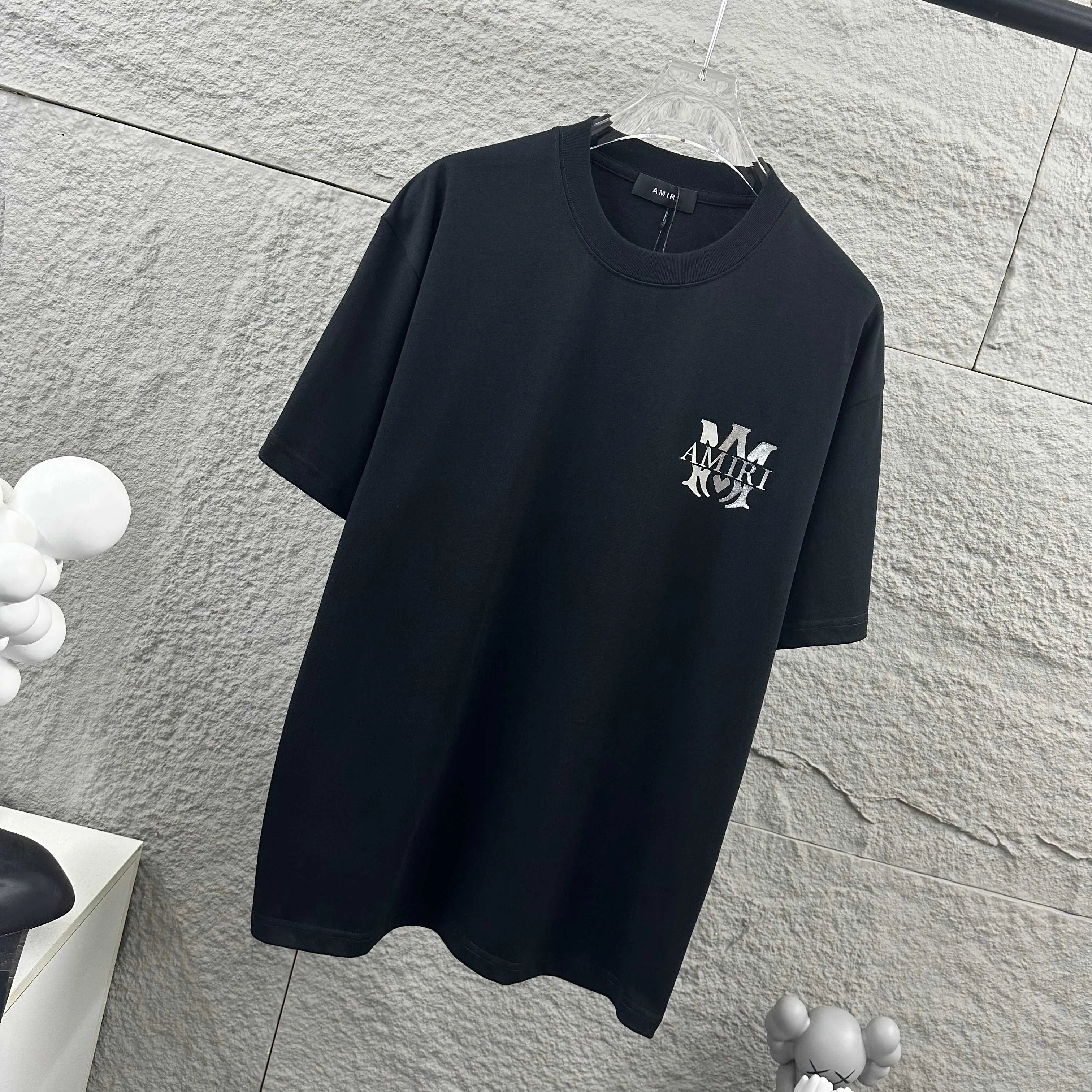 Amiri*Emile 2026 Early Spring and Summer New Arrival Customized plain cotton double yarn fabric Short-sleeved T-shirt Classic letter silvering process Men and women Same Style Color: Black White Size: S (90-130 pounds) M (120-150 pounds) L (140-165 pounds) XL (160-180 pounds) XXL (180 pounds)
