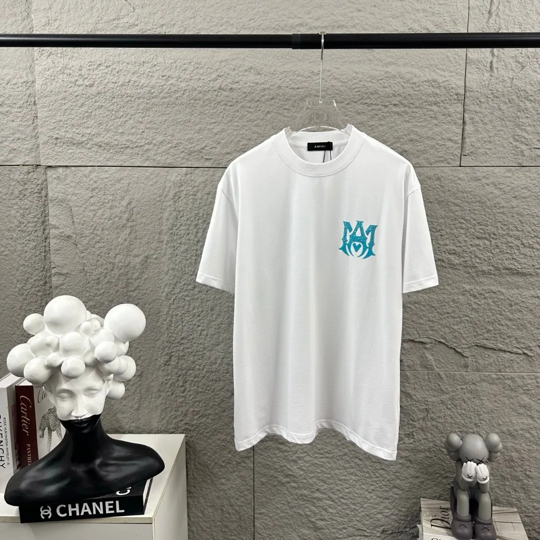 Amiri*Emile 2026 Early Spring and Summer New Arrival Customized plain cotton double yarn fabric Short-sleeved T-shirt Classic letter hot diamond + flocking technology Men and women Same Style Color: Black White Size: S (90-130 pounds) M (120-150 pounds) L (140-165 pounds) XL (160-180 pounds) XXL (180 pounds)