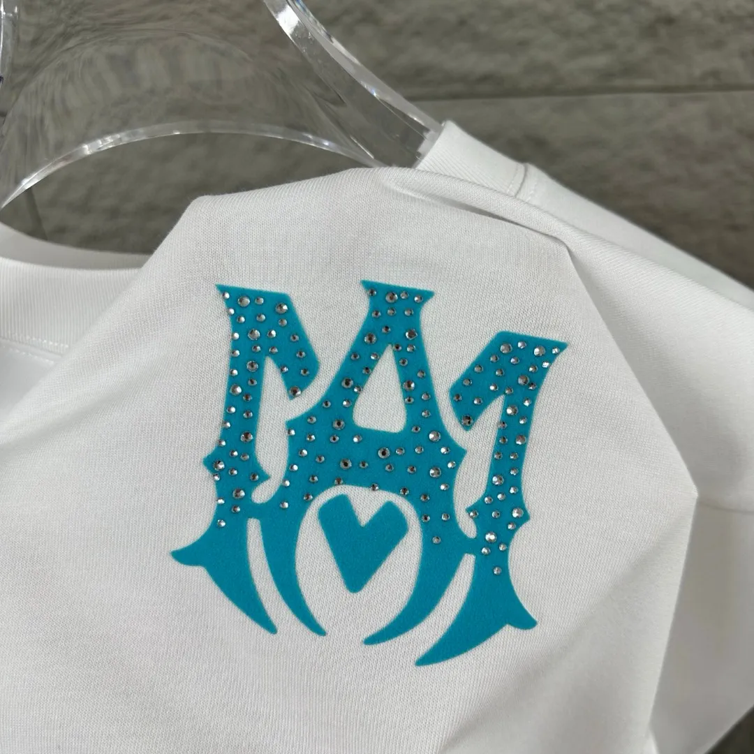Amiri*Emile 2026 Early Spring and Summer New Arrival Customized plain cotton double yarn fabric Short-sleeved T-shirt Classic letter hot diamond + flocking technology Men and women Same Style Color: Black White Size: S (90-130 pounds) M (120-150 pounds) L (140-165 pounds) XL (160-180 pounds) XXL (180 pounds)