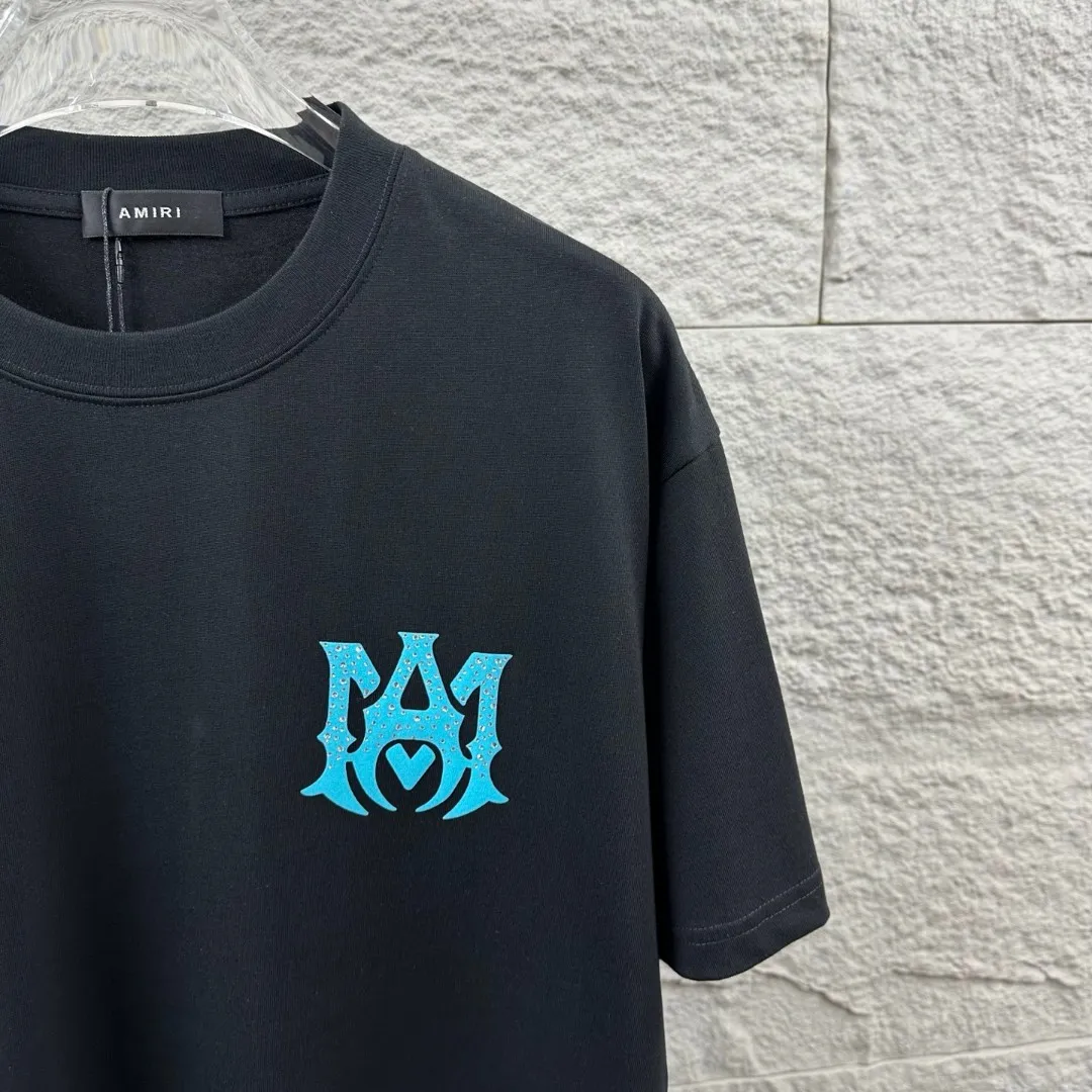 Amiri*Emile 2026 Early Spring and Summer New Arrival Customized plain cotton double yarn fabric Short-sleeved T-shirt Classic letter hot diamond + flocking technology Men and women Same Style Color: Black White Size: S (90-130 pounds) M (120-150 pounds) L (140-165 pounds) XL (160-180 pounds) XXL (180 pounds)