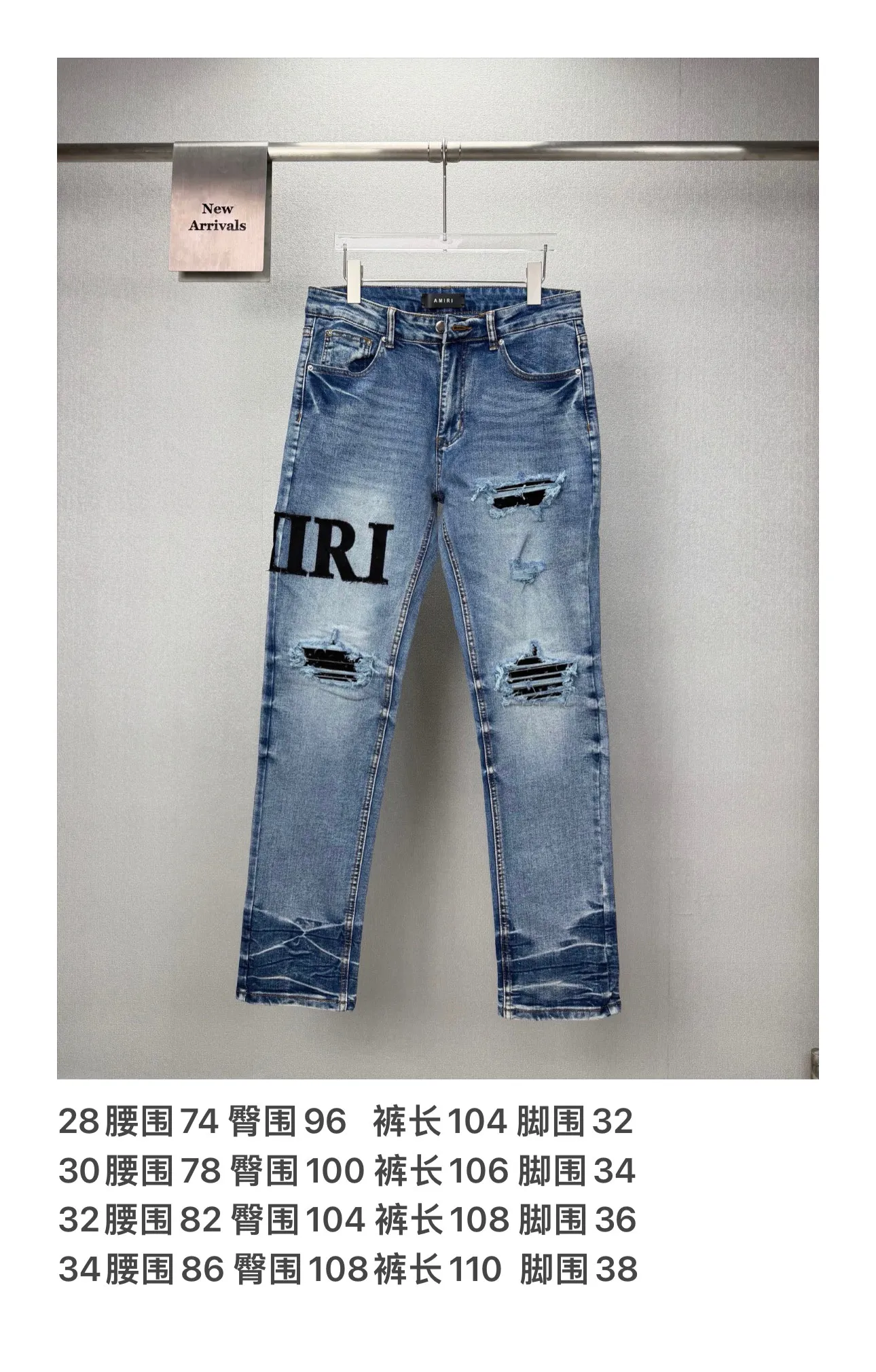 Amiri 2026 New Arrival Black Appliqué Embroidered Letter Patch Couple's Washed Stretch Jeans High Version High Version Top Ceiling Quality Styles with different washed textures are very friendly to people with thin legs and thick legs. The straight and loose version is very flattering to the leg shape. The moderate length will never go out of style, and it is easy to match casually. It is the basis of various styles and a must-have in the wardrobe! The fabric is stiff but also makes the upper body soft without losing texture. The washing process is even more perfect. It is a must-have item for everyone! ! ! Washed wheat, hang tag, pants label, three complete labels Color: Blue Size: 28, 30, 32, 34 (four sizes)