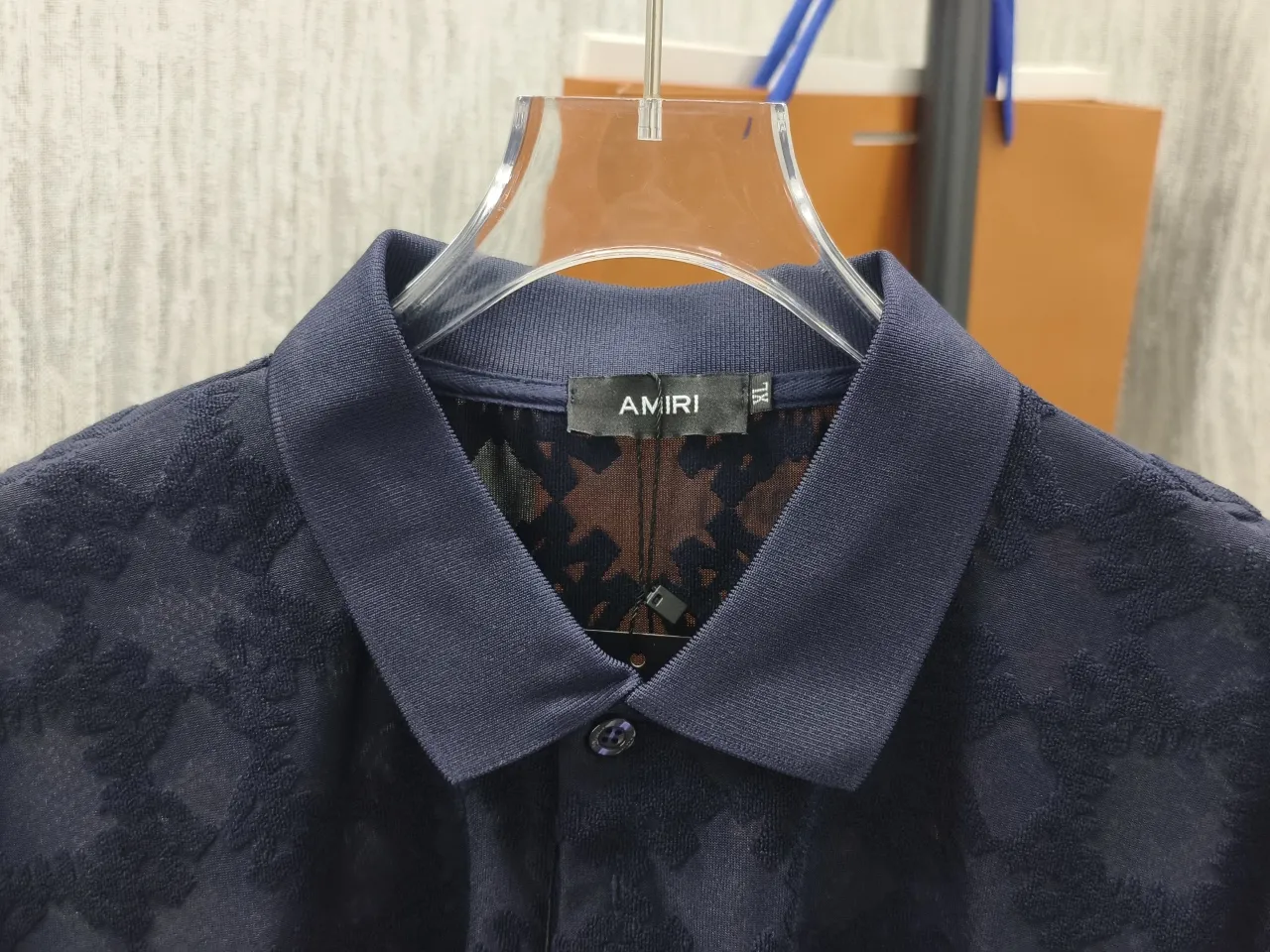 🌈🌈 AMIRI All-over presbyopia jacquard short-sleeved lapel short-sleeved polo shirt. Selected soft waxy terry cotton fabric, fluffy and skin-friendly, breathable and not sweaty. Customized fabrics are made of wafer cloth weaving and jacquard knitting technology. Straight-leg tailoring, smooth, comfortable upper body, Breathable, concave and convex three-dimensional, fashionable and casual wear. Color: Navy Blue Sizes:M-3XL