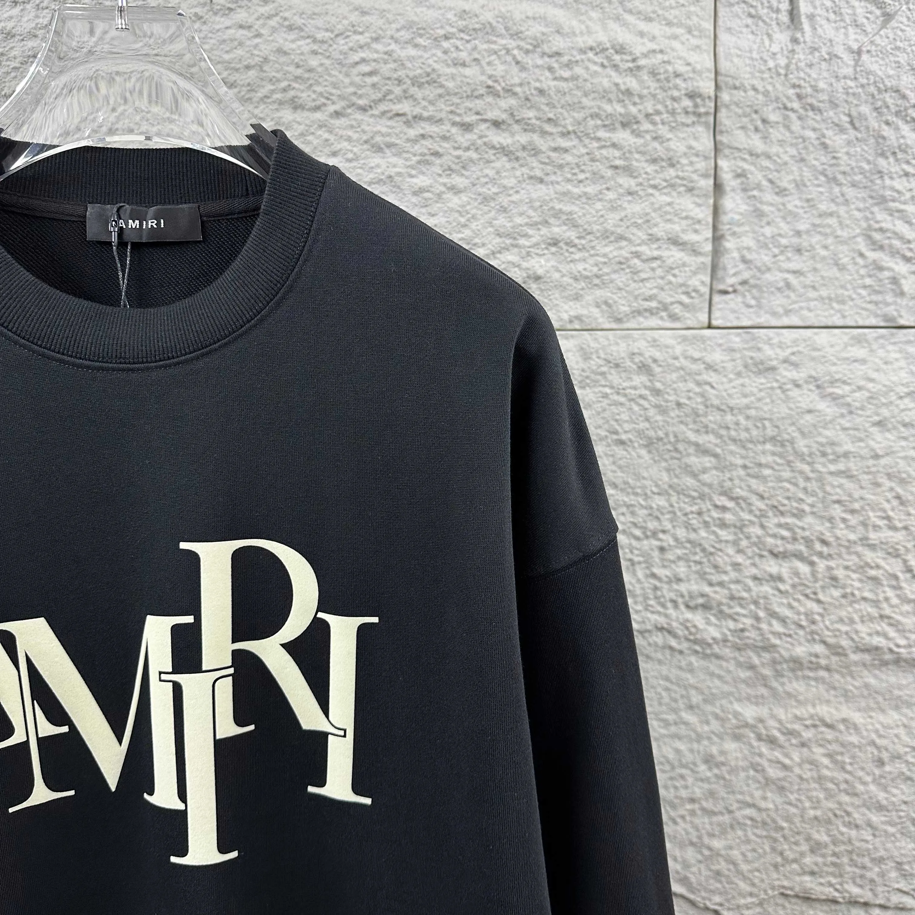 Amiri*Emile 2026 Early Autumn and Winter New Arrival Classic letter totem three-dimensional flocking technology Customized terry fabric Long-sleeved round neck sweatshirt Men and women Same Style Color: Black White Size: S (90-130 pounds) M (120-150 pounds) L (140-165 pounds) XL (160-180 pounds) XXL (180 pounds)
