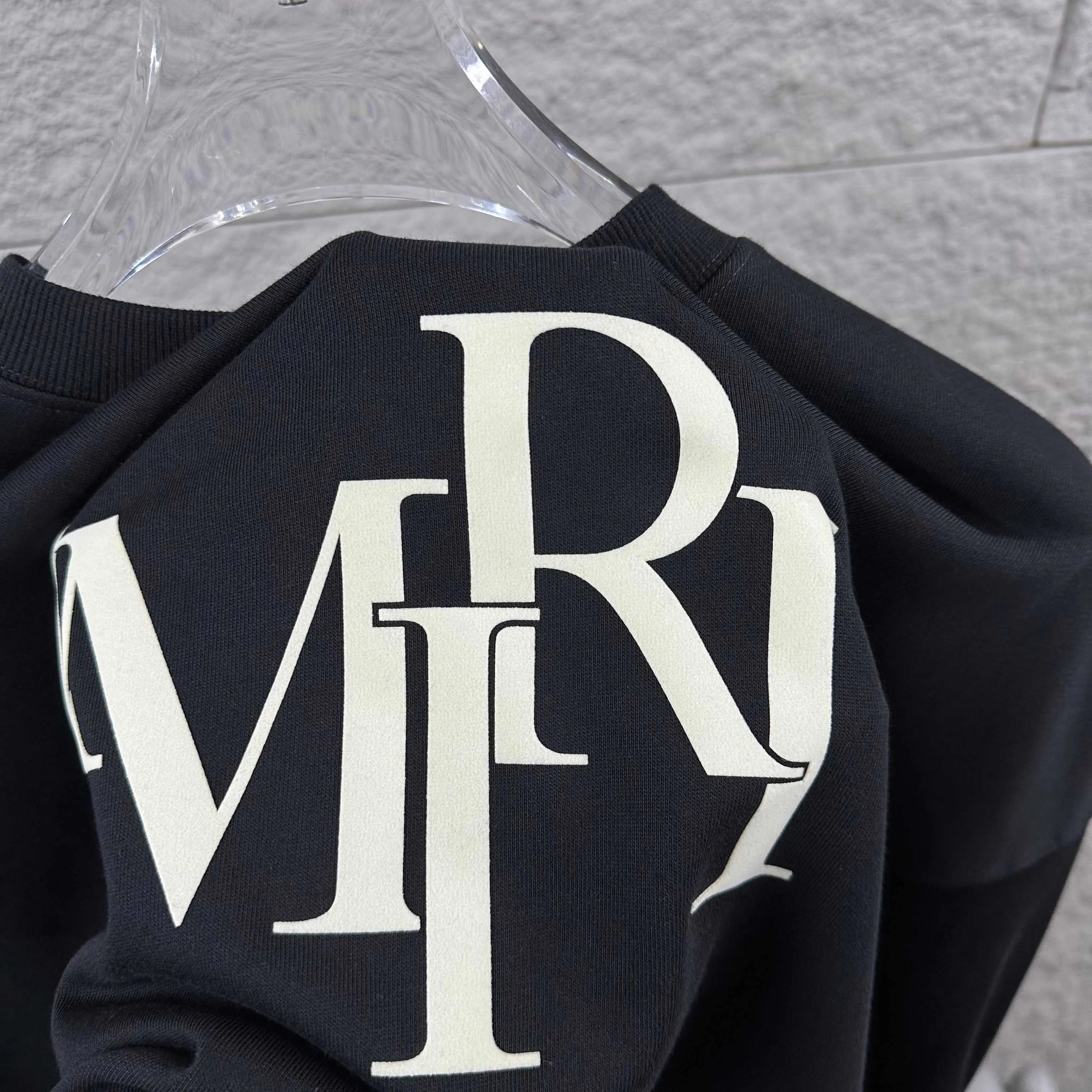 Amiri*Emile 2026 Early Autumn and Winter New Arrival Classic letter totem three-dimensional flocking technology Customized terry fabric Long-sleeved round neck sweatshirt Men and women Same Style Color: Black White Size: S (90-130 pounds) M (120-150 pounds) L (140-165 pounds) XL (160-180 pounds) XXL (180 pounds)