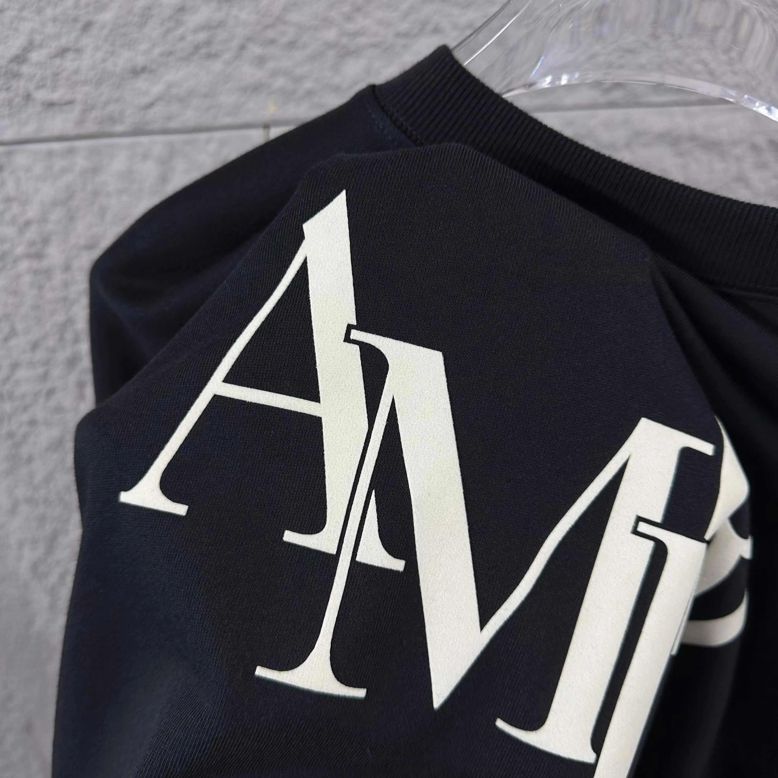 Amiri*Emile 2026 Early Autumn and Winter New Arrival Classic letter totem three-dimensional flocking technology Customized terry fabric Long-sleeved round neck sweatshirt Men and women Same Style Color: Black White Size: S (90-130 pounds) M (120-150 pounds) L (140-165 pounds) XL (160-180 pounds) XXL (180 pounds)