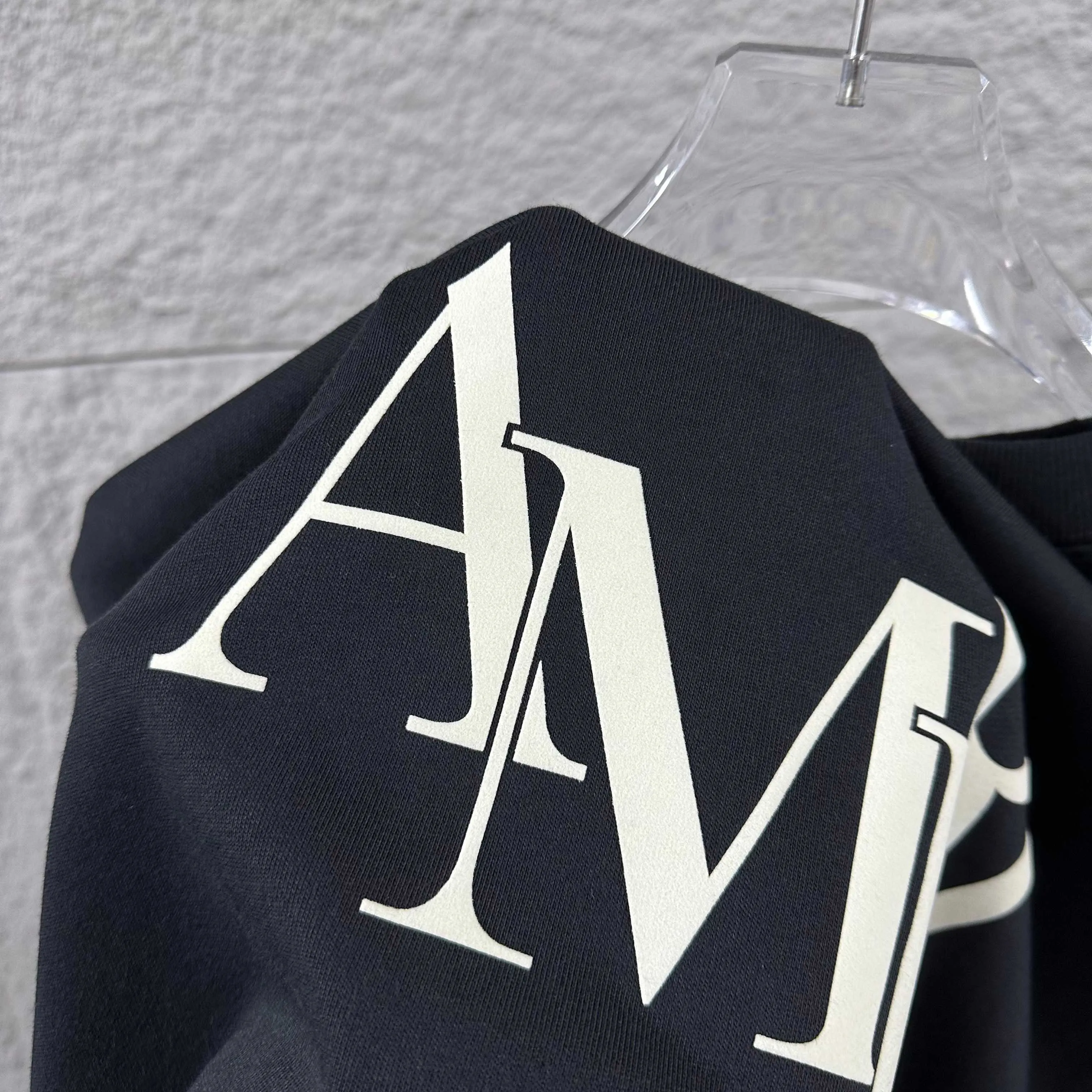 Amiri*Emile 2026 Early Autumn and Winter New Arrival Classic letter totem three-dimensional flocking technology Customized terry fabric Long-sleeved round neck sweatshirt Men and women Same Style Color: Black White Size: S (90-130 pounds) M (120-150 pounds) L (140-165 pounds) XL (160-180 pounds) XXL (180 pounds)