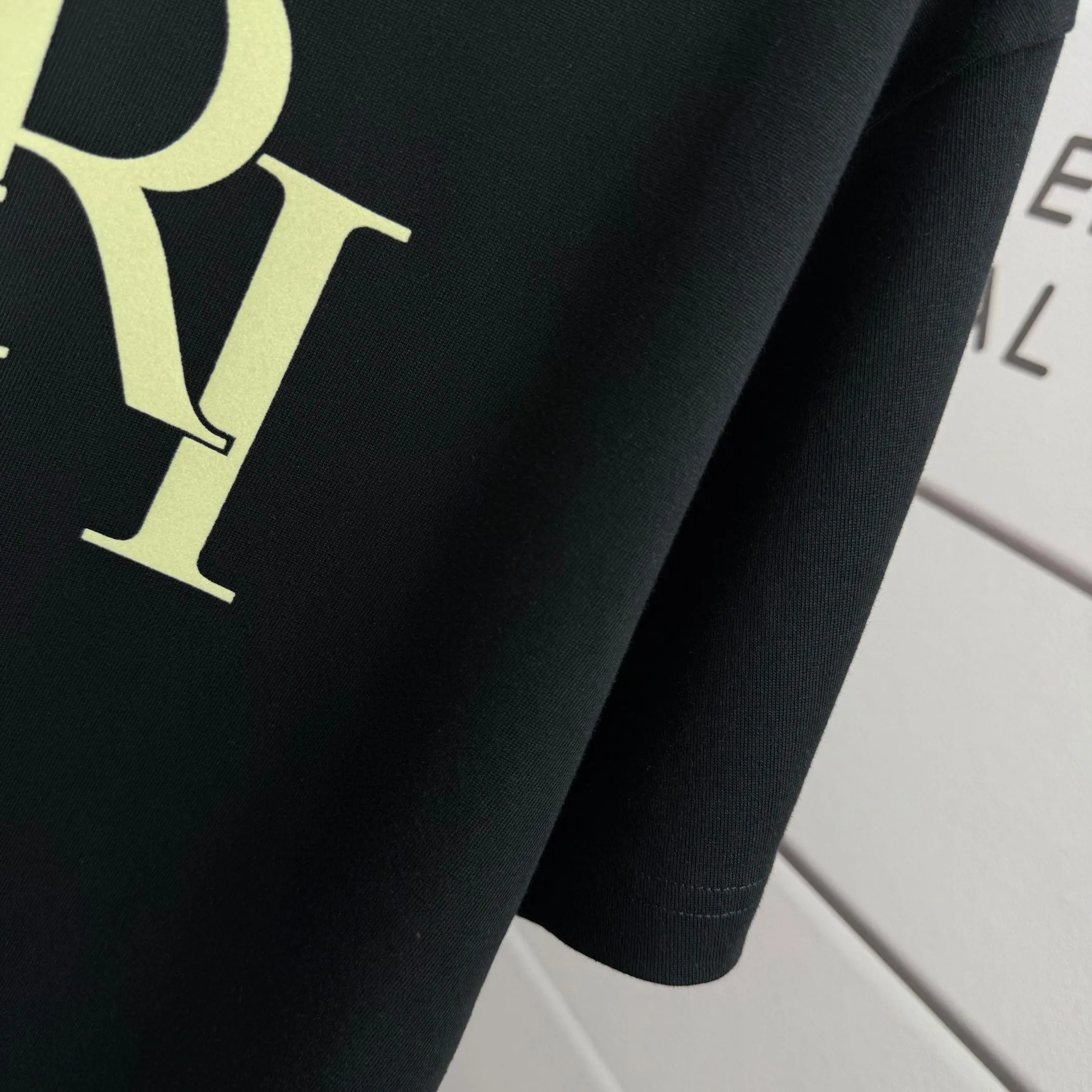 # 85 Amiri* 2026 New Arrival T Classic Same Style ：Black White Size： S （90-130 ） M （120-150 ） L （140-165 ） XL （160-180 ） XXL （180 ）